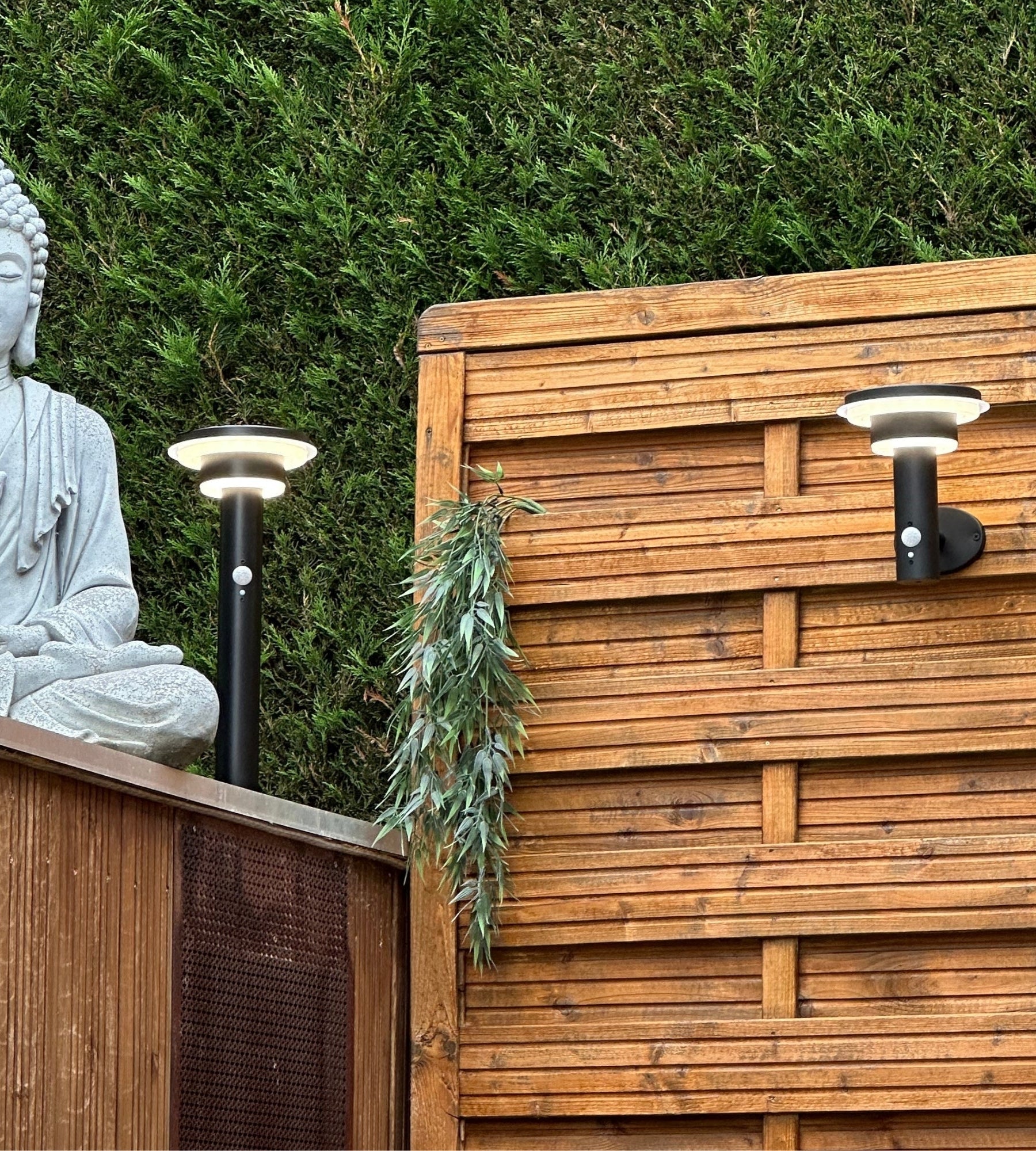 Applique Led solaire GENOVA - Détecteur de mouvements - 3 modes d'éclairage 75 à 600 lumens - Lumihome