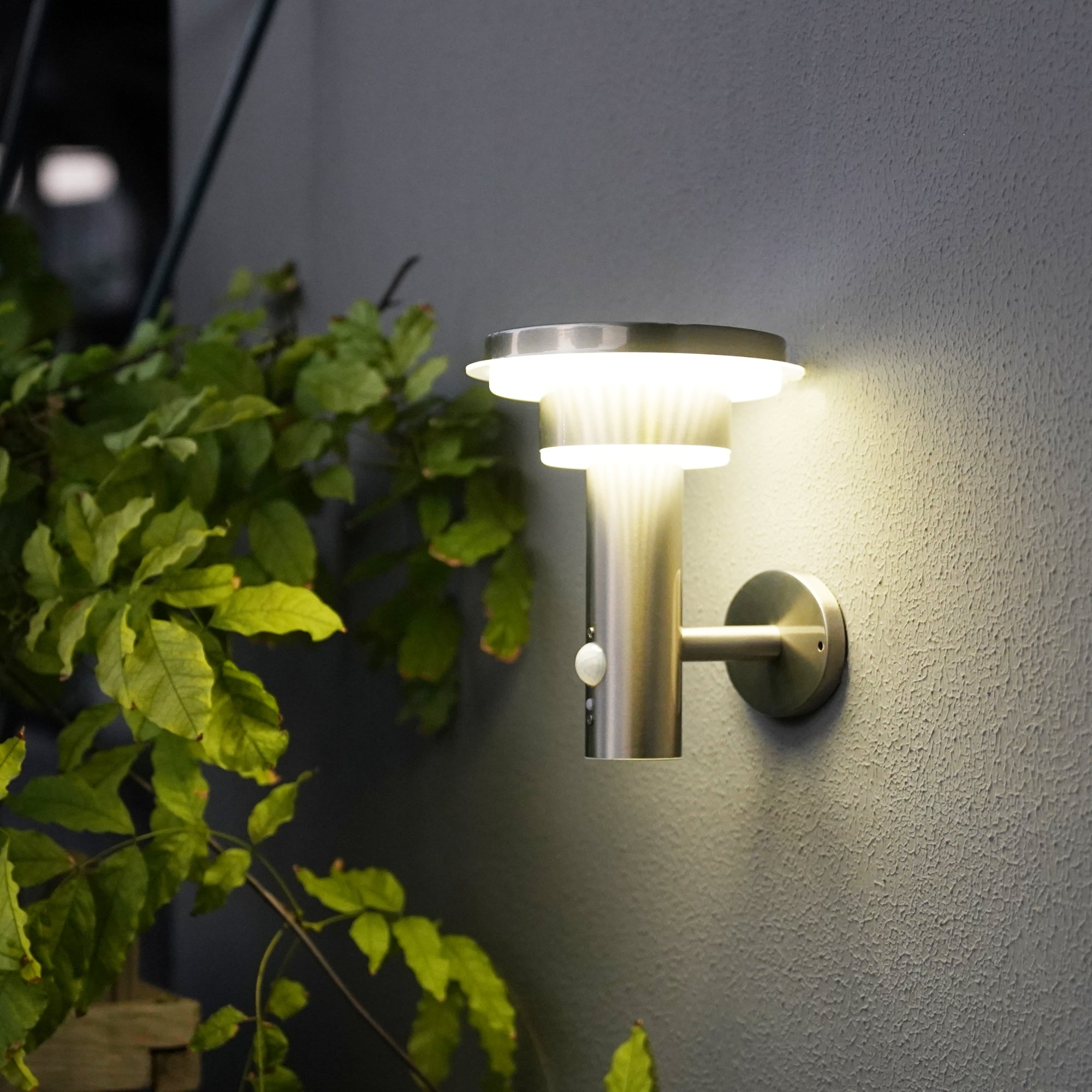 Applique Led solaire GENOVA - Détecteur de mouvements - 3 modes d'éclairage 75 à 600 lumens - Lumihome