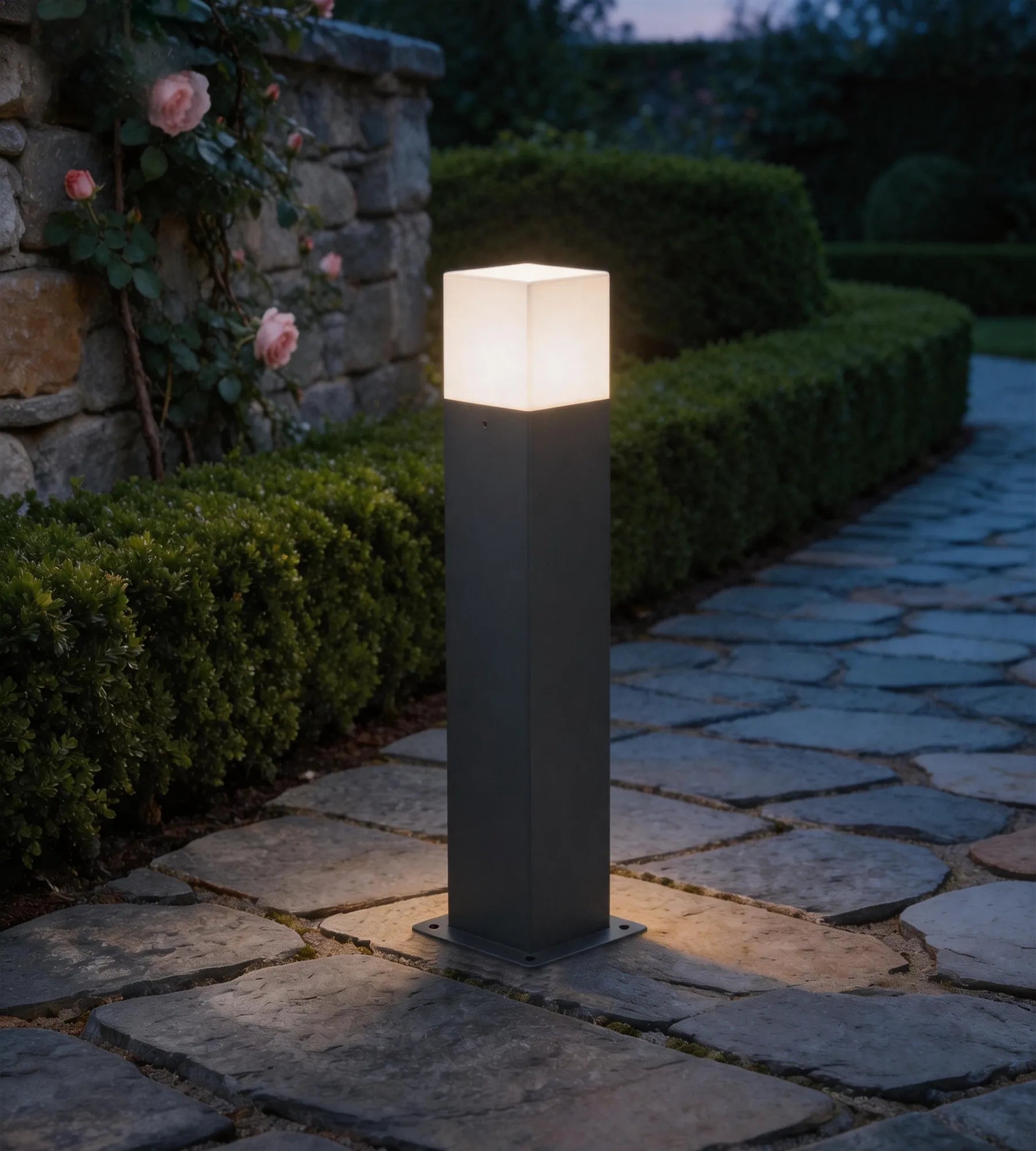 Borne extérieure FIGO - 230V - Ampoule E27 non incluse - Lumihome