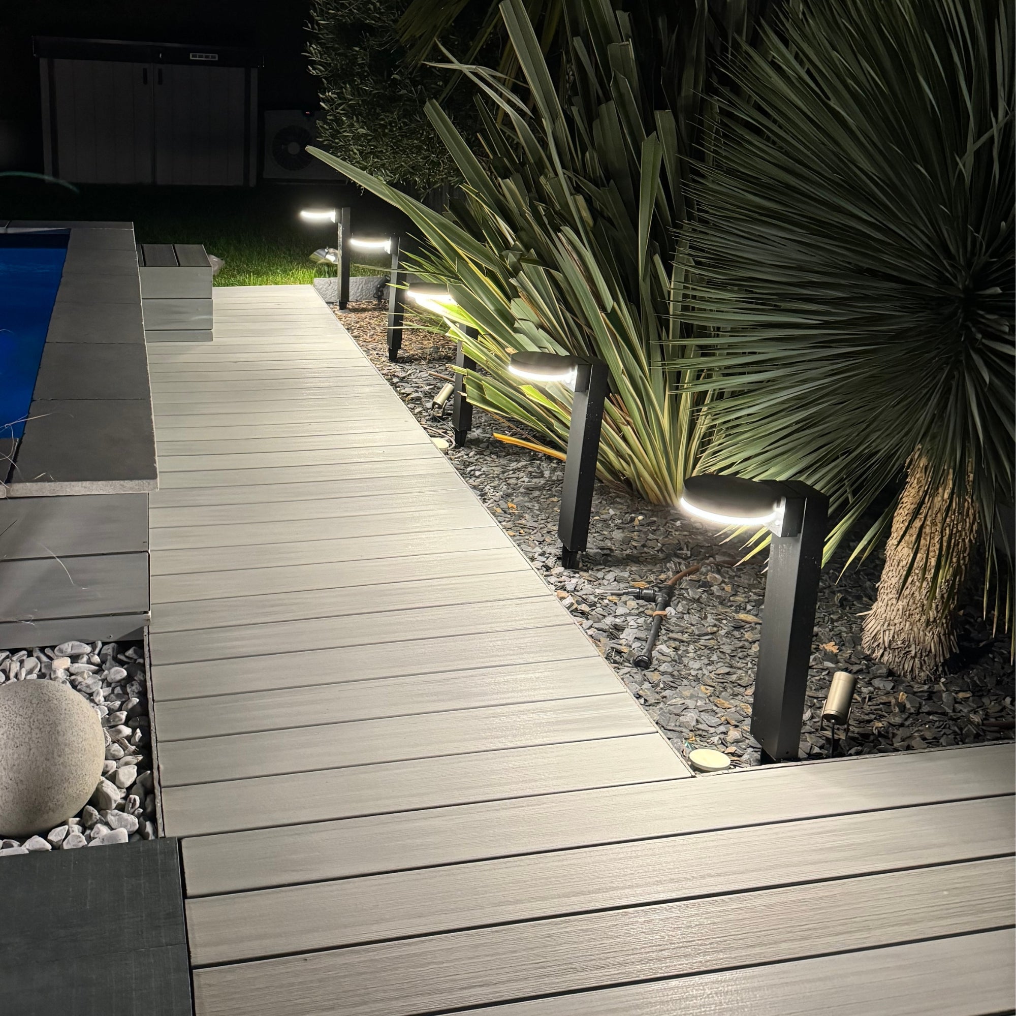 Borne Led solaire DAYTONA - Détecteur de mouvements - 3 modes d'éclairages 75 à 600 lumens - Lumihome
