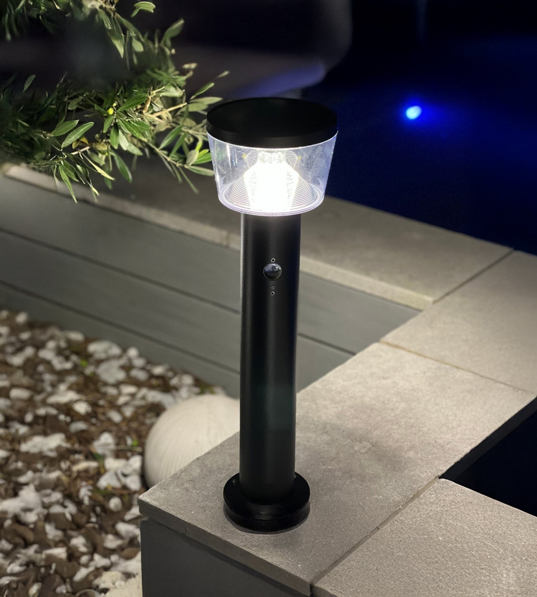 Borne Led solaire DUBLIN - Détecteur de mouvements - 3 modes d'éclairages 100 à 1000 lumens - Lumihome