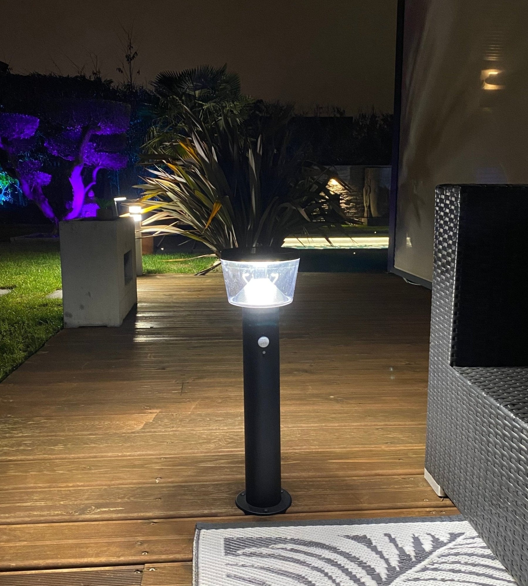 Borne Led solaire DUBLIN - Détecteur de mouvements - 3 modes d'éclairages 100 à 1000 lumens