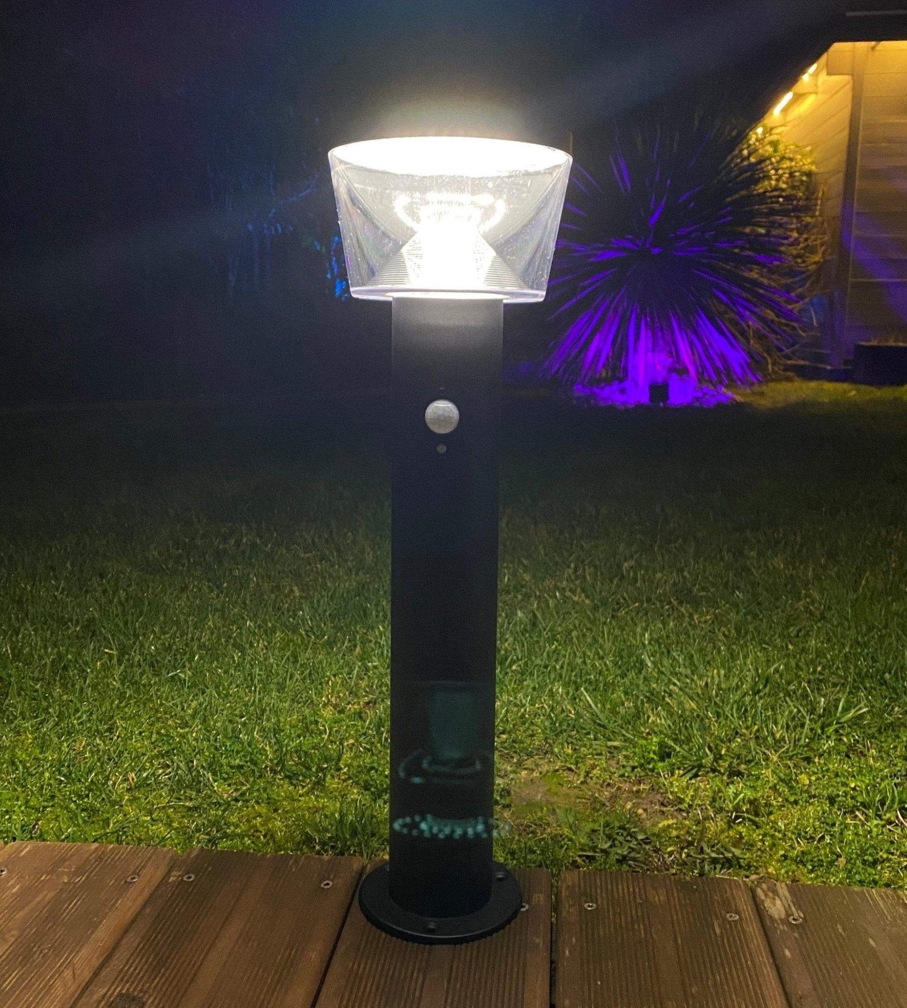 Borne Led solaire DUBLIN - Détecteur de mouvements - 3 modes d'éclairages 100 à 1000 lumens