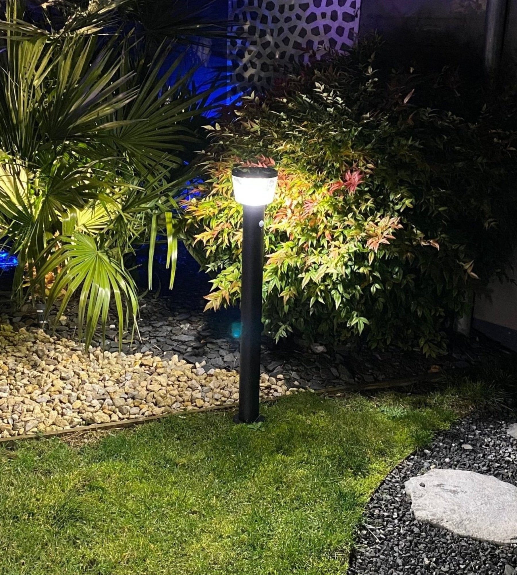 Borne Led solaire DUBLIN - Détecteur de mouvements - 3 modes d'éclairages 100 à 1000 lumens