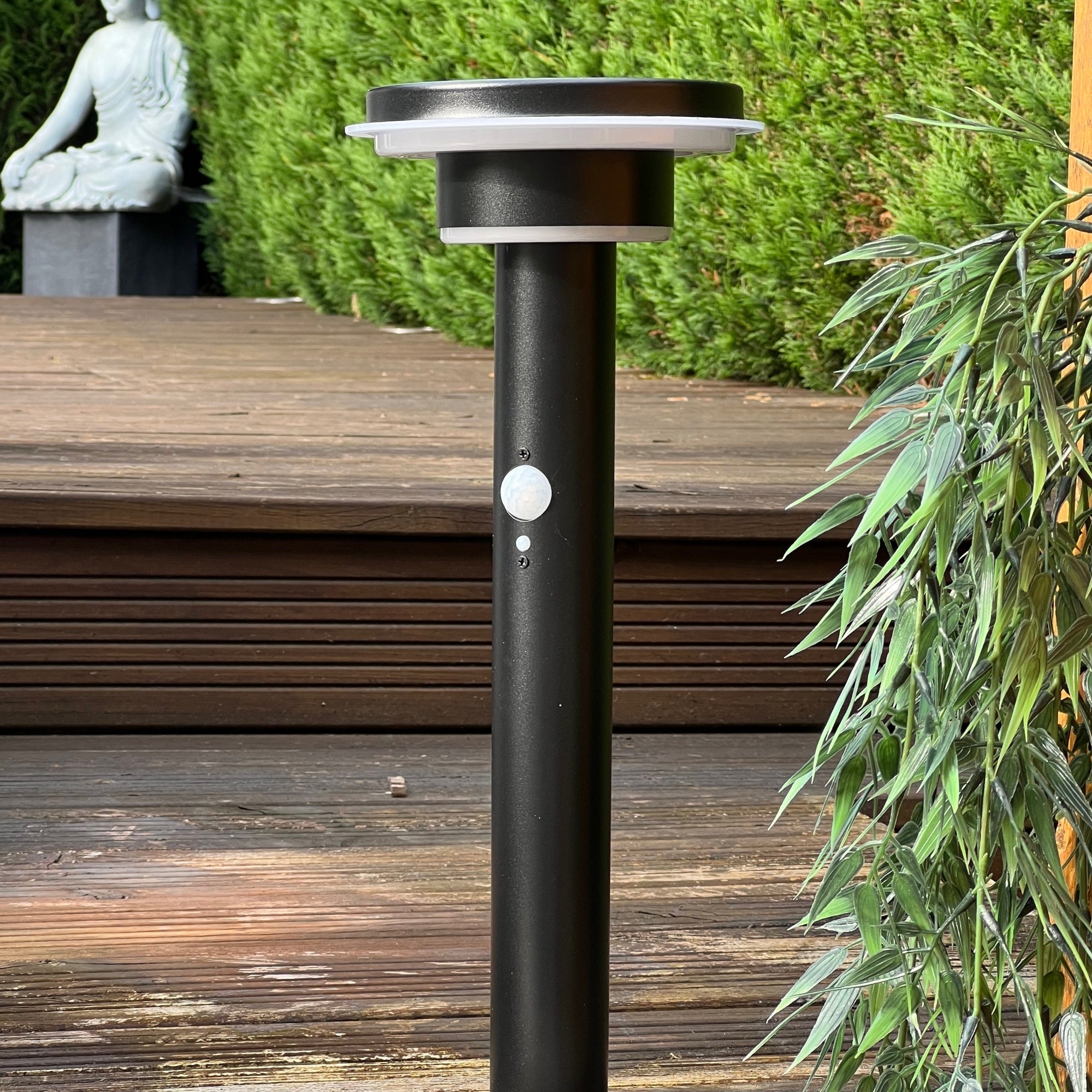 Borne Led solaire GENOVA - Détecteur de mouvements - 3 modes d'éclairage 75 à 600 lumens - Lumihome