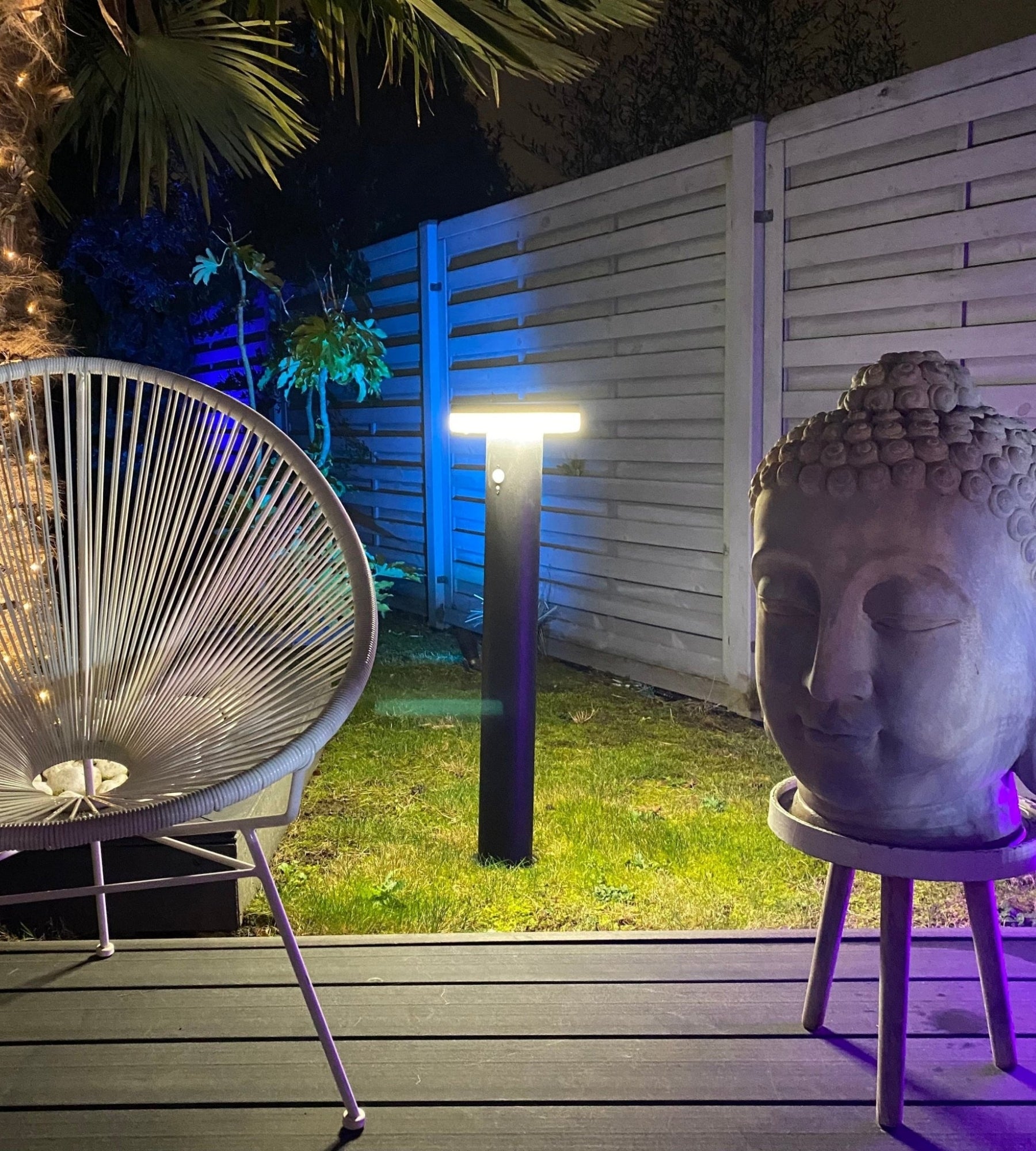 Borne Led solaire ALTO - Détecteur de mouvements - 3 modes d'éclairage de 150 à 1000 lumens