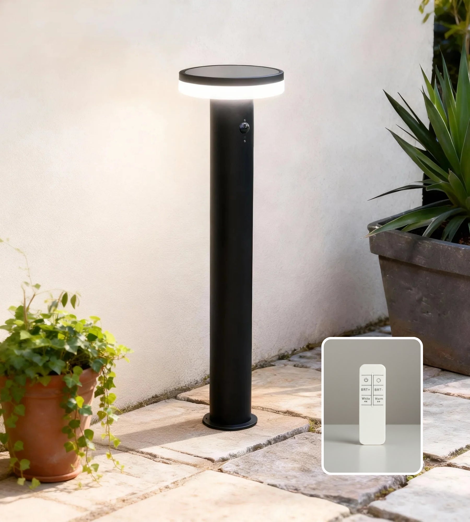 Borne Led solaire télécommandable ALTO+ - Détecteur de mouvements - 3 modes d'éclairage de 150 à 1000 lumens - Lumihome