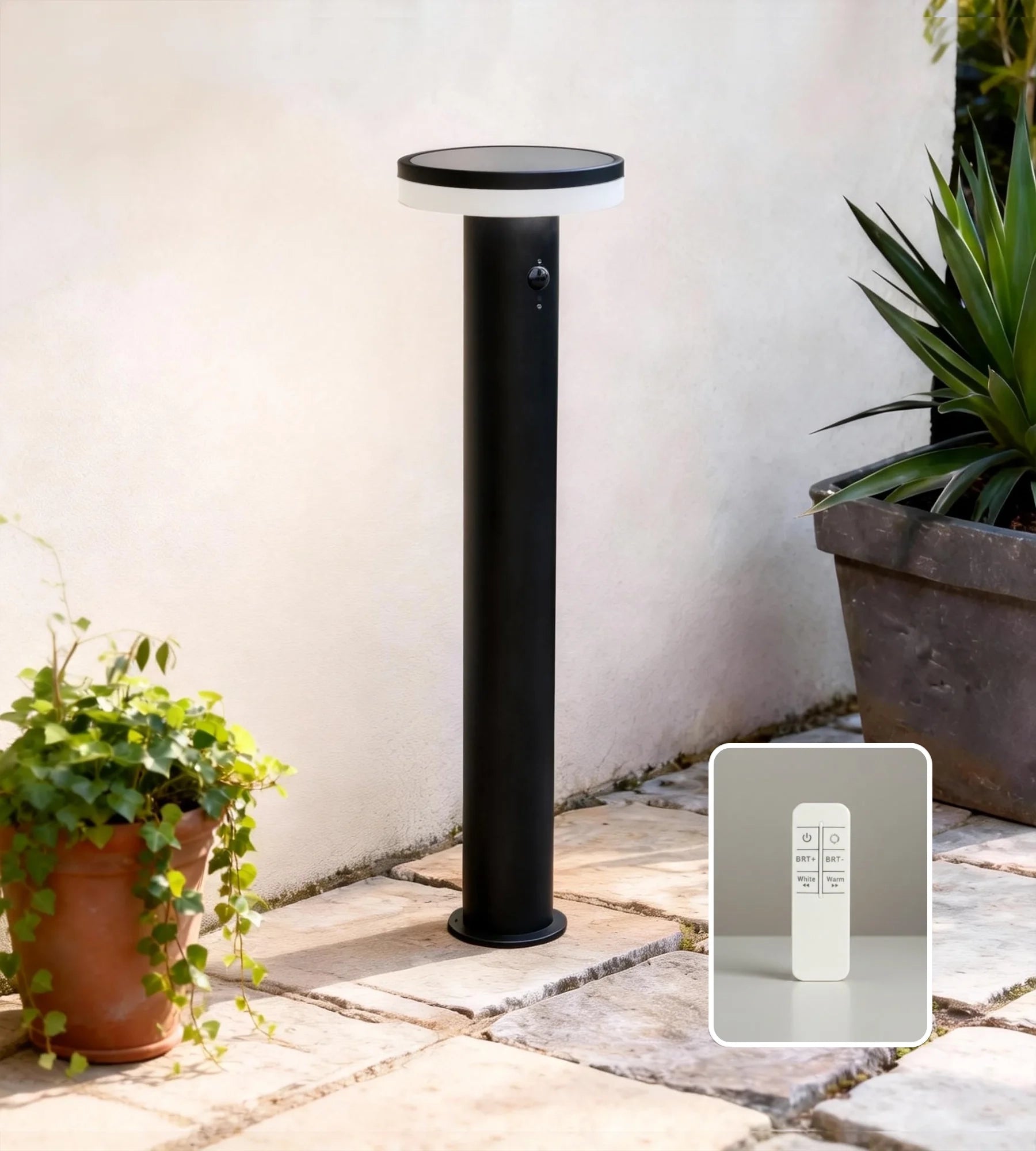 Borne Led solaire télécommandable ALTO+ - Détecteur de mouvements - 3 modes d'éclairage de 150 à 1000 lumens - Lumihome