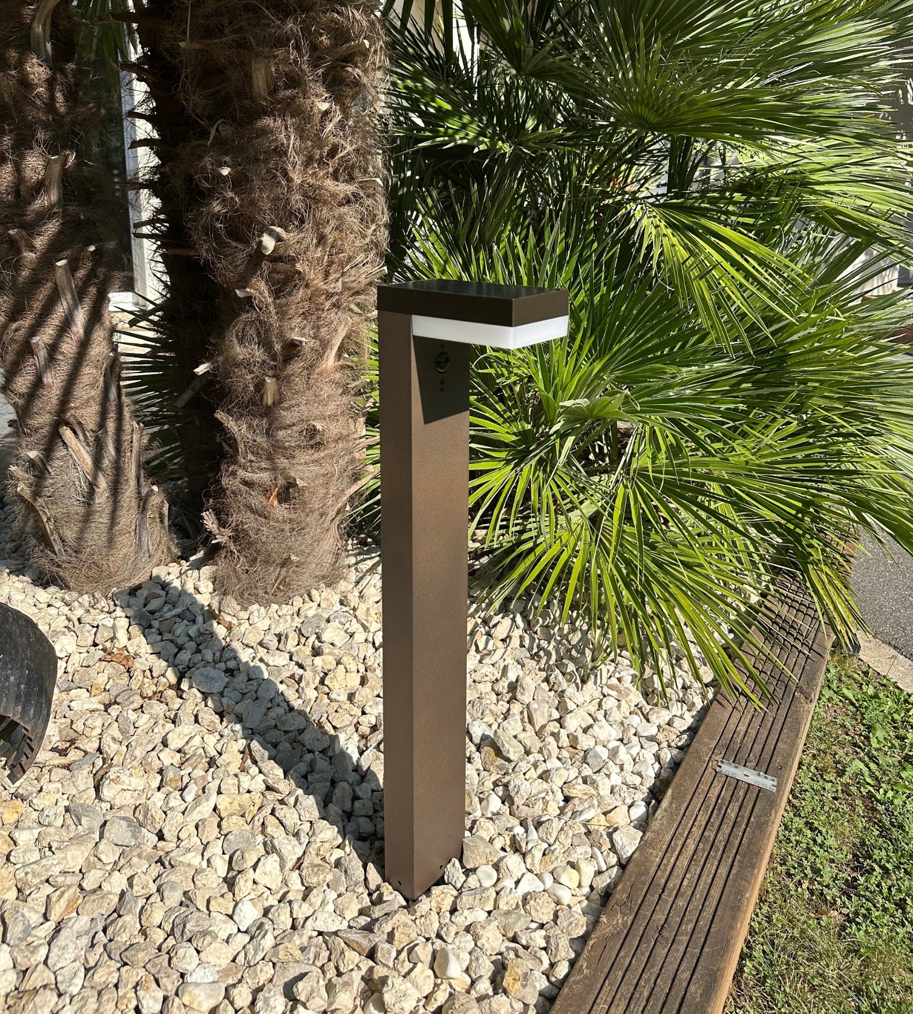 Borne Led Solaire VENUS - Détecteur de mouvements - 3 modes d'éclairage 100 à 1000 lumens - Lumihome