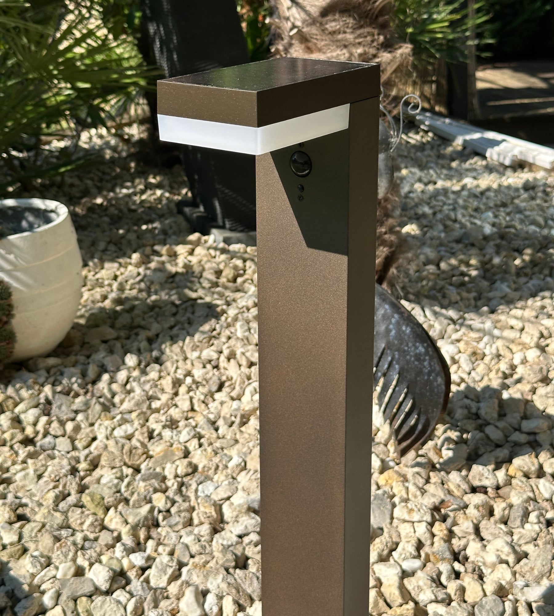 Borne Led Solaire VENUS - Détecteur de mouvements - 3 modes d'éclairage 100 à 1000 lumens - Lumihome