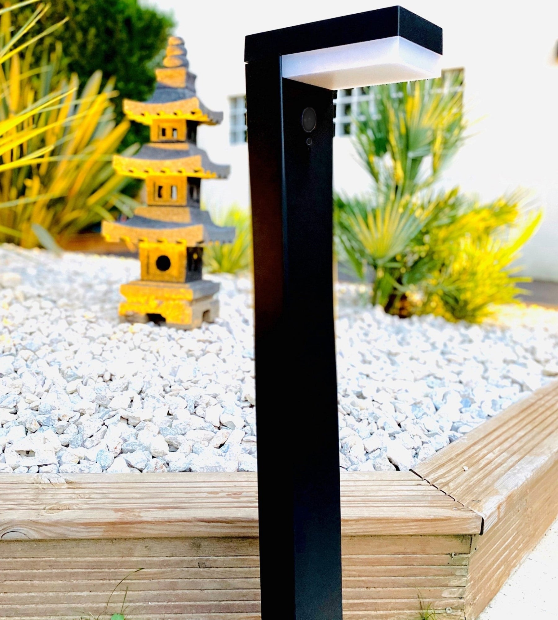 Borne Led Solaire VENUS - Détecteur de mouvements - 3 modes d'éclairage 75 à 600 lumens - Lumihome