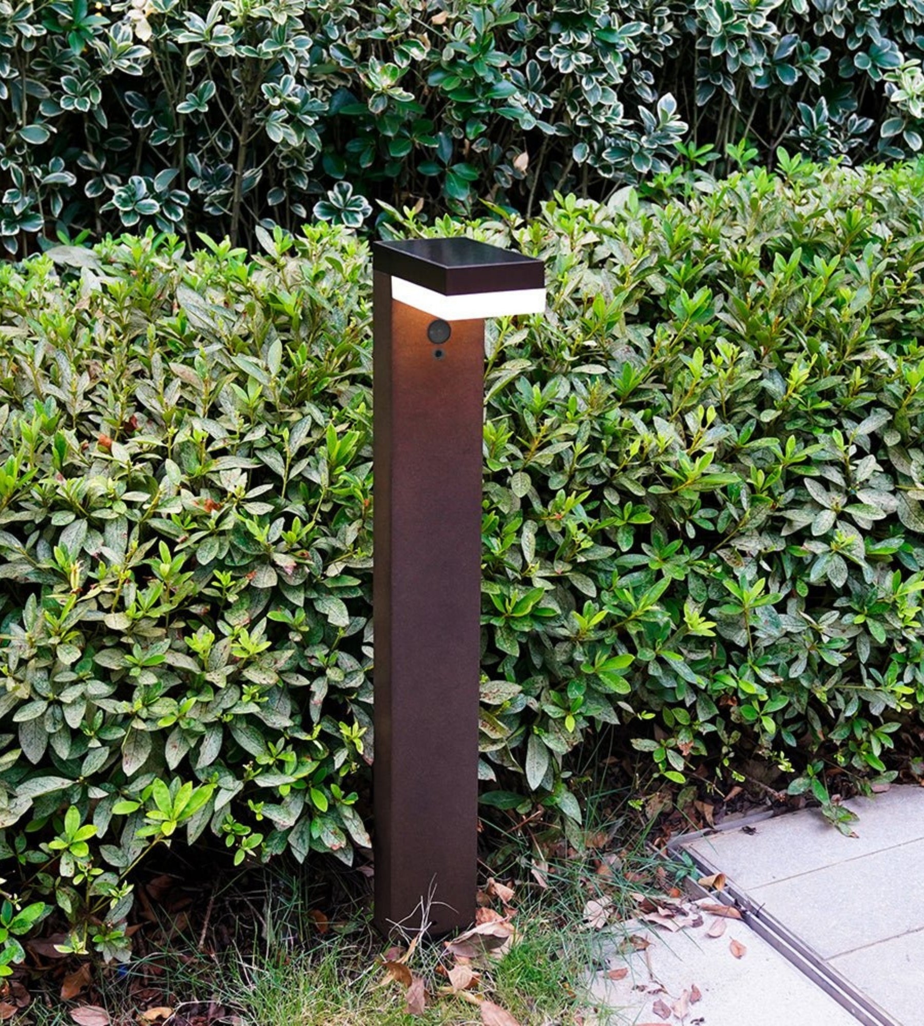 Borne Led Solaire VENUS - Détecteur de mouvements - 3 modes d'éclairage 75 à 600 lumens - Lumihome