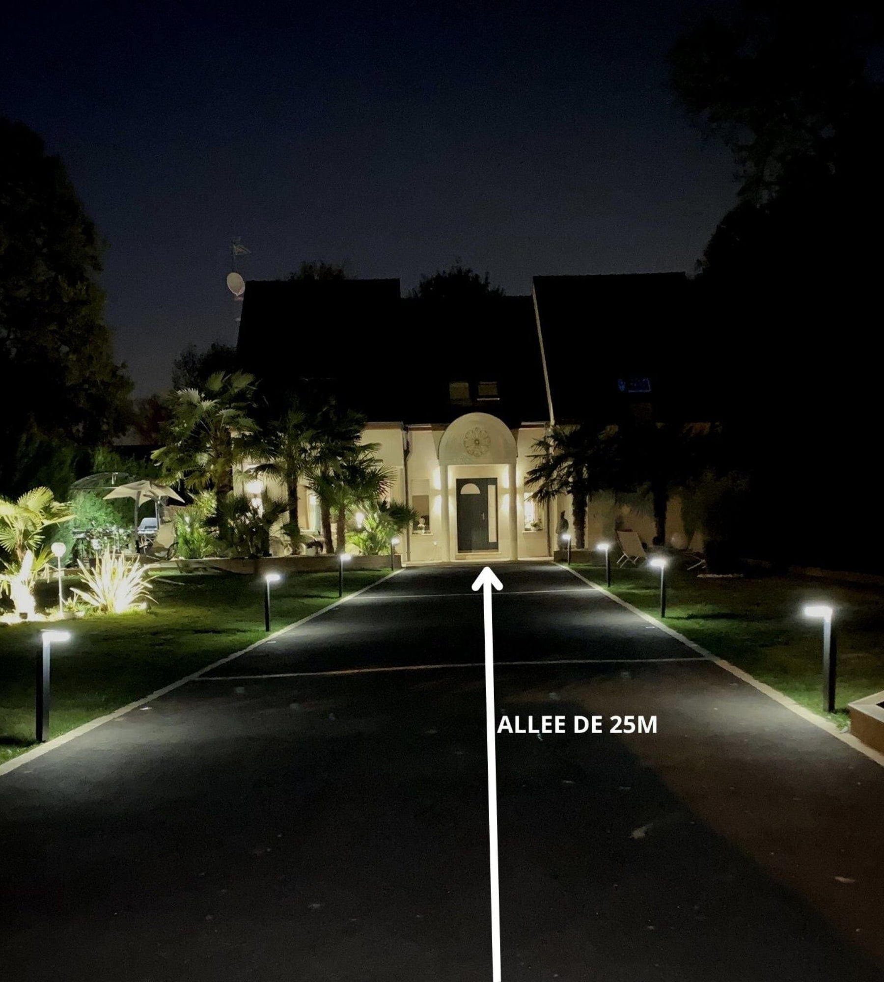 Borne Led Solaire VENUS - Détecteur de mouvements - 3 modes d'éclairage 100 à 1000 lumens