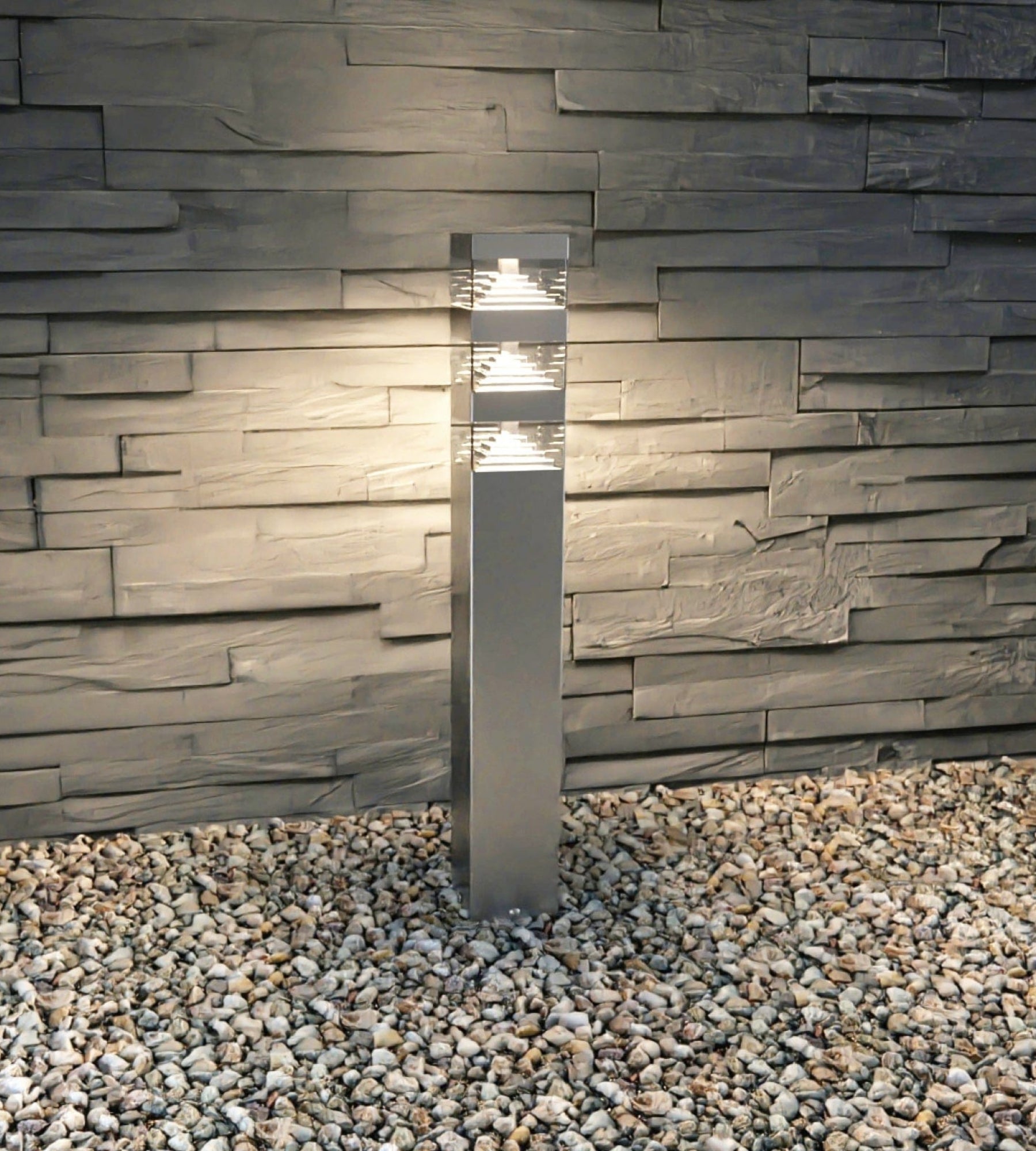 Borne Pyramide 1500 lumens - 48 Leds - 230V - Hauteur 80cm