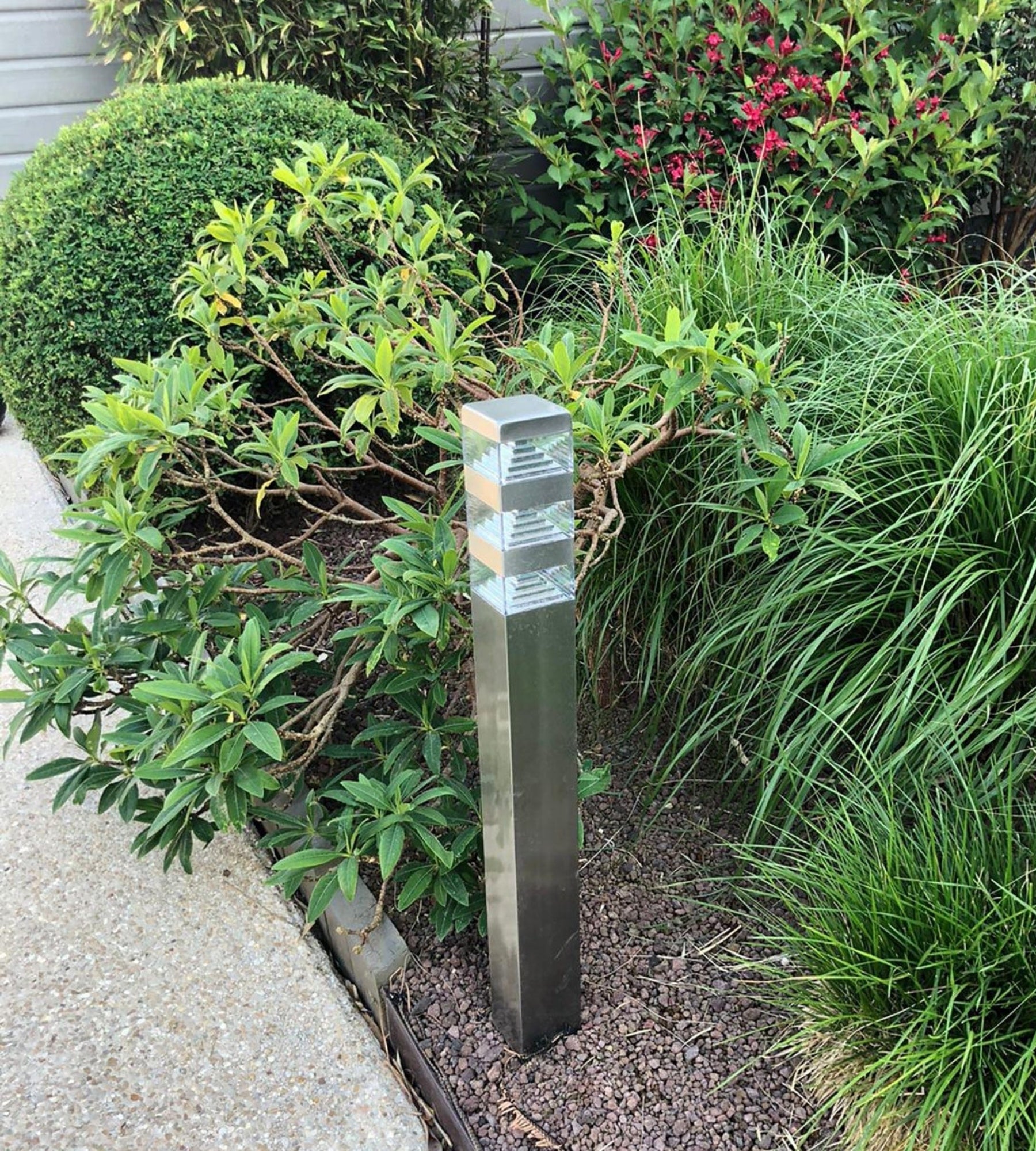 Borne Pyramide 1500 lumens - 48 Leds - 230V - Hauteur 80cm