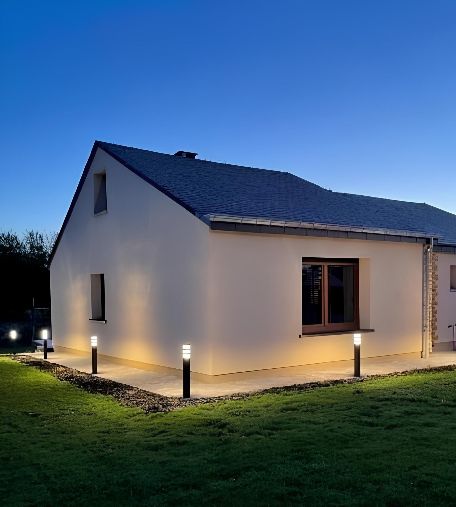 Borne Pyramide 1500 lumens - 48 Leds - 230V - Hauteur 80cm