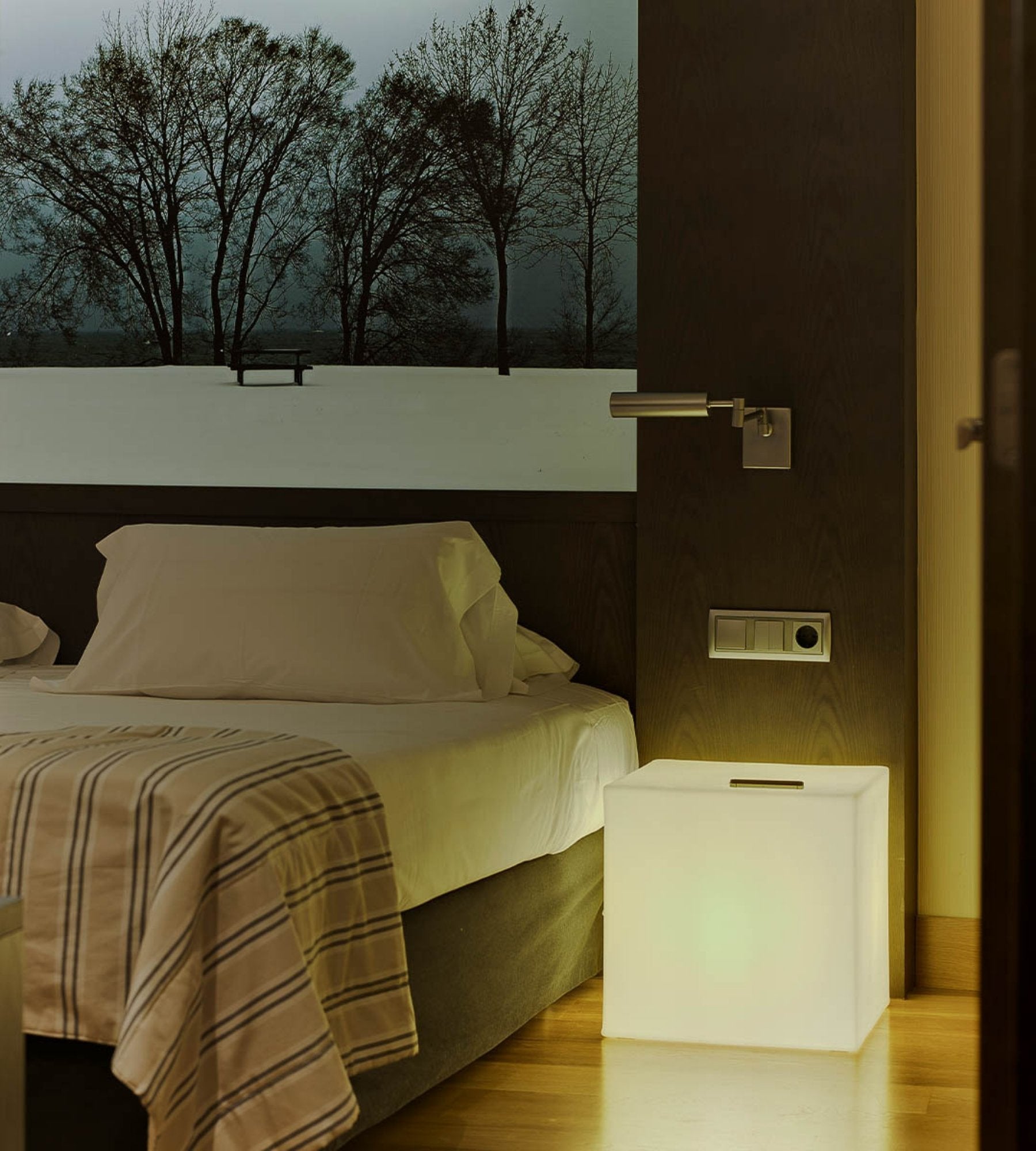 Cube lumineux solaire et rechargeable CUBY - RGB+CCT télécommandable - Extérieur et Intérieur - Lumihome