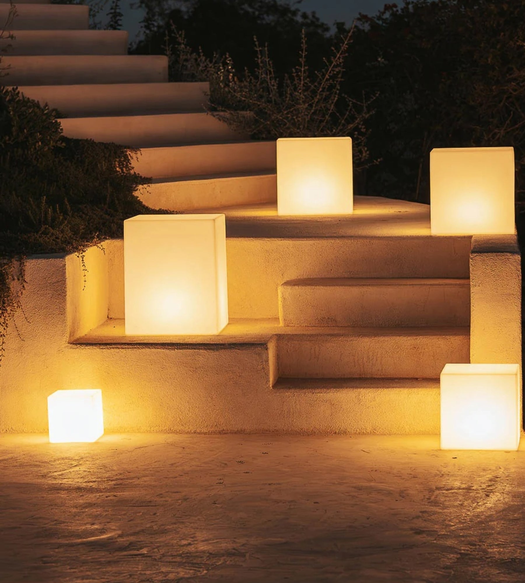 Cube lumineux solaire et rechargeable CUBY - RGB+CCT télécommandable - Extérieur et Intérieur - Lumihome