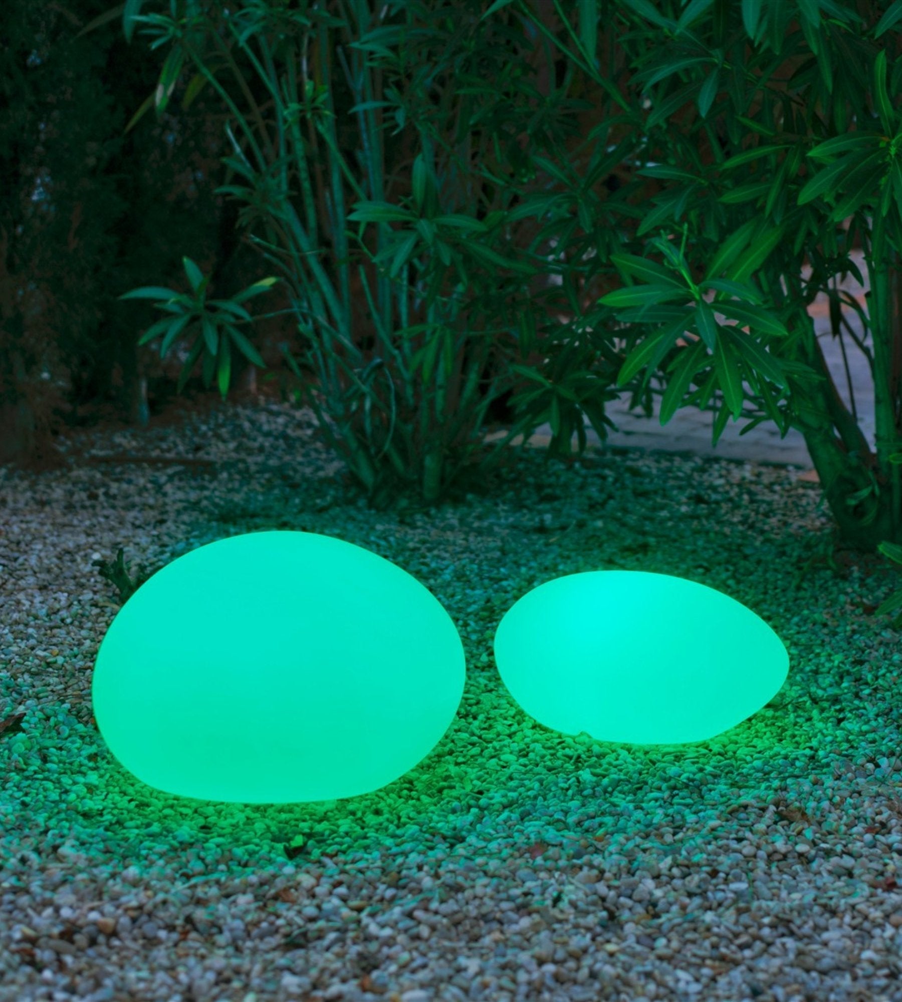 Galet lumineux solaire et rechargeable PETRA - RGB+CCT télécommandable - Détecteur crépusculaire - Lumihome
