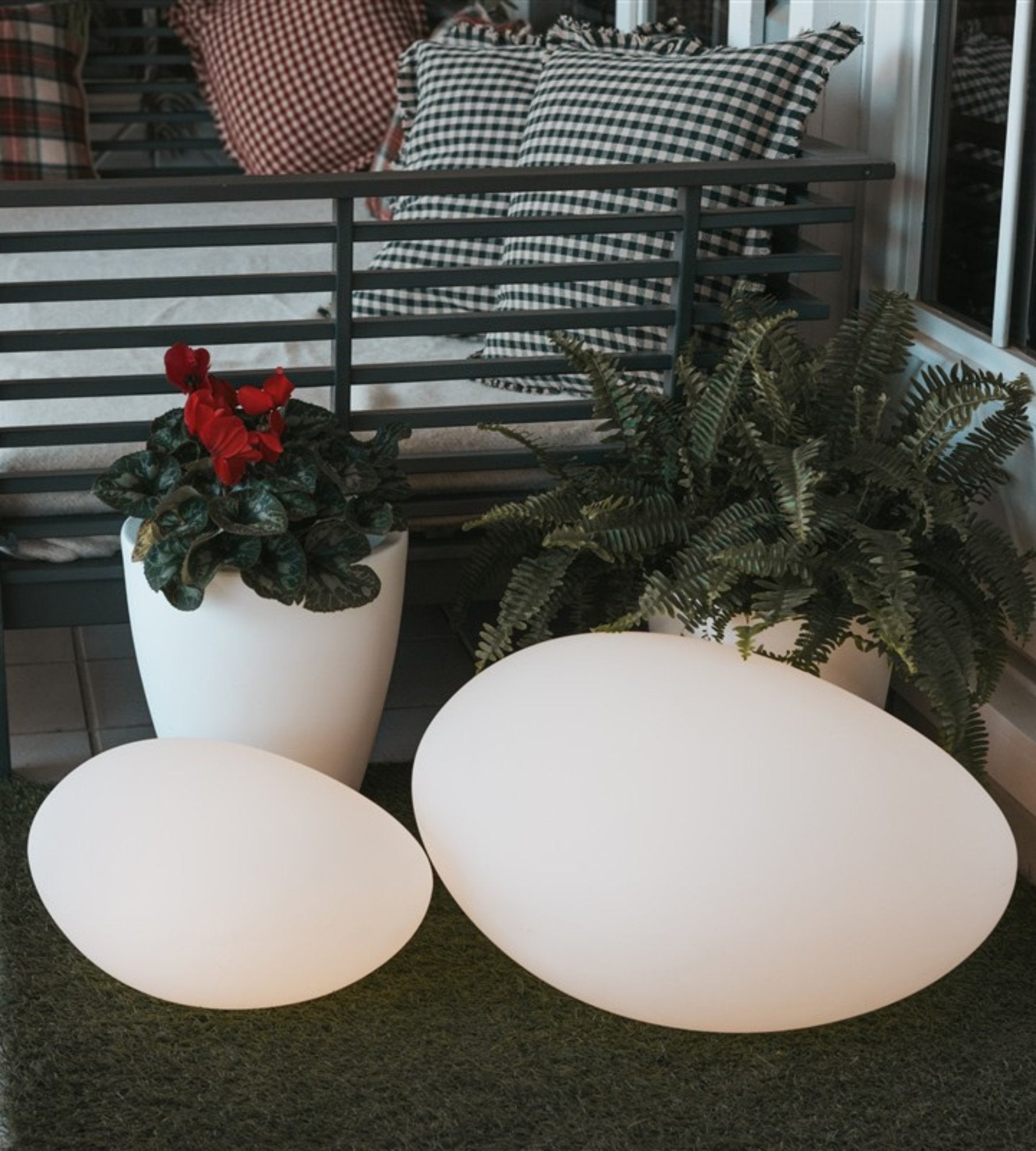 Galet lumineux solaire et rechargeable PETRA - RGB+CCT télécommandable - Détecteur crépusculaire - Lumihome