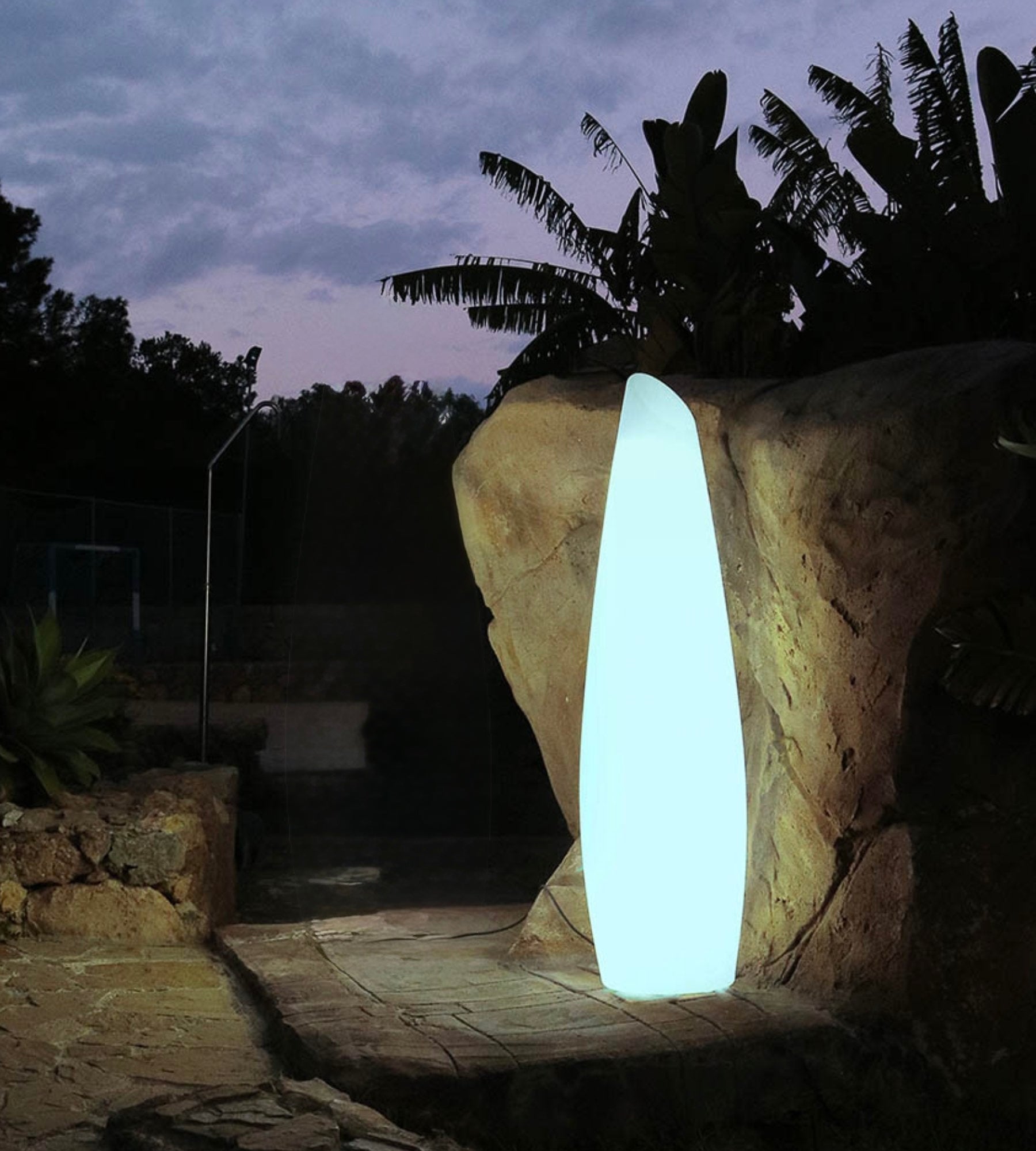 Lampadaire design rechargeable FREDO - Éclairage blanc et multicouleur réglable - Extérieur et Intérieur - Lumihome