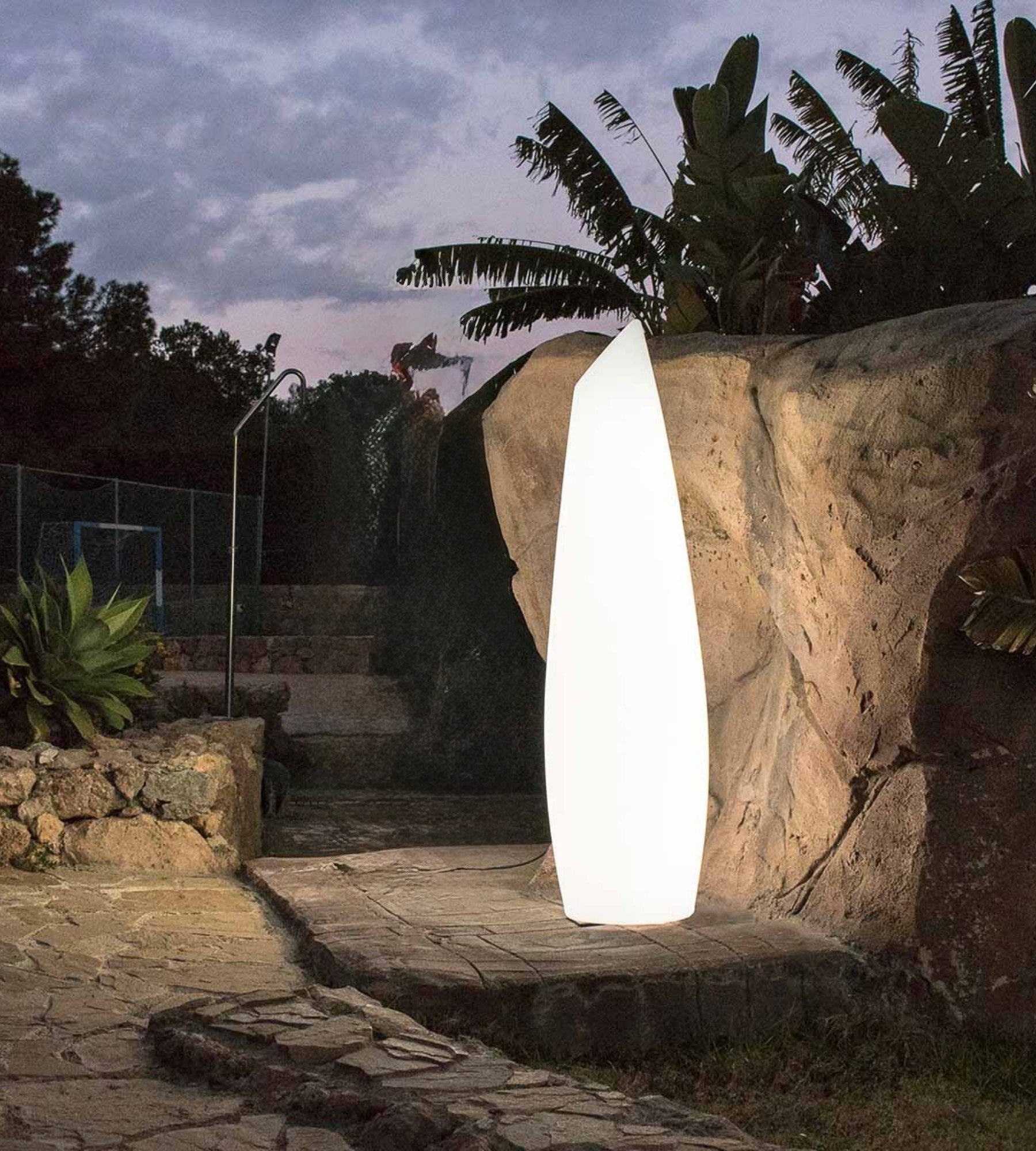 Lampadaire design rechargeable FREDO - Éclairage blanc et multicouleur réglable - Extérieur et Intérieur - Lumihome