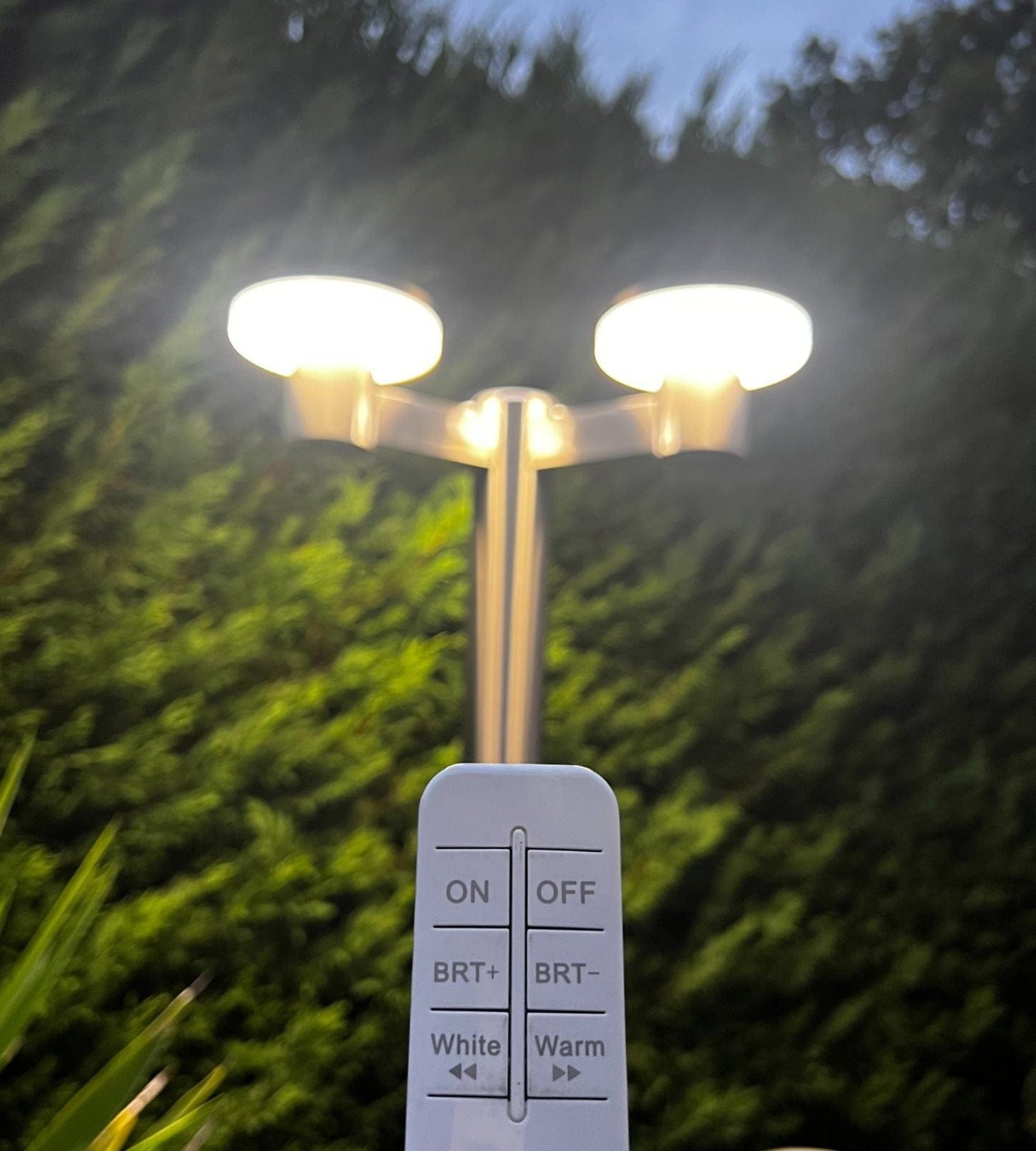 Lampadaire solaire Led ALTO 3000 - Hauteur 2m - Télécommandable - 300 à 3000 lumens