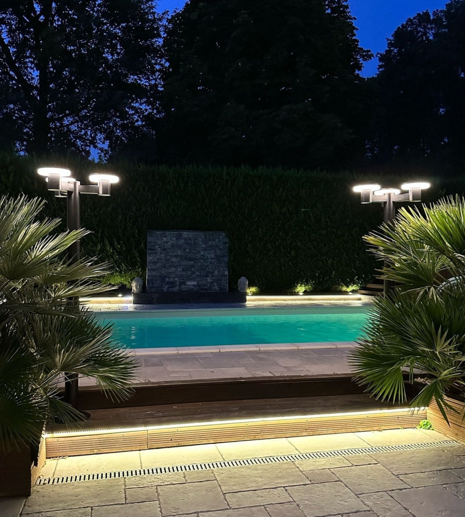 Lampadaire solaire Led ALTO 3000 - Hauteur 2m - Télécommandable - 300 à 3000 lumens