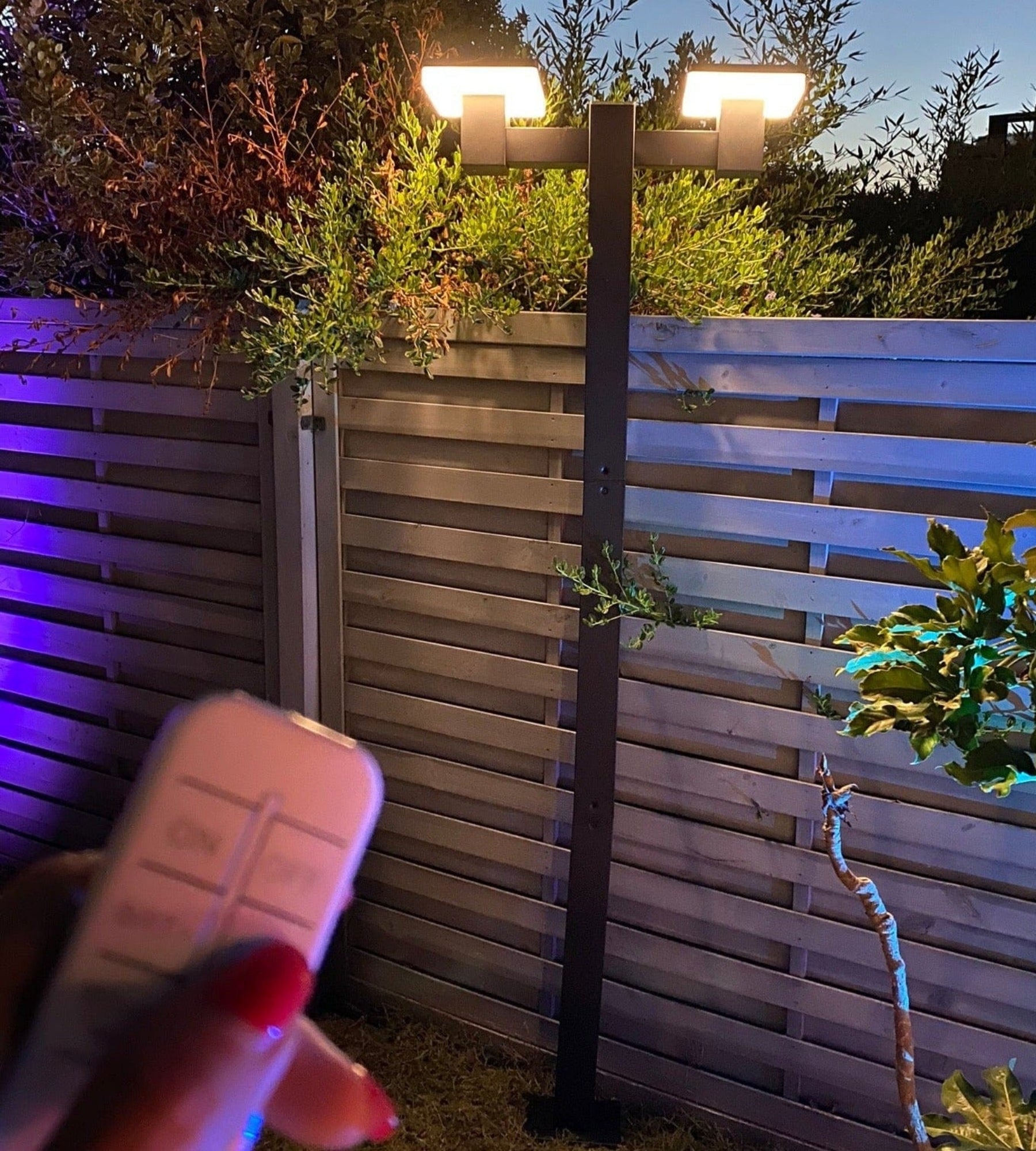 Lampadaire solaire Led SUN–2000 - Hauteur modulable 1.20m ou 2m - 200 à 2000 lumens - Télécommandable