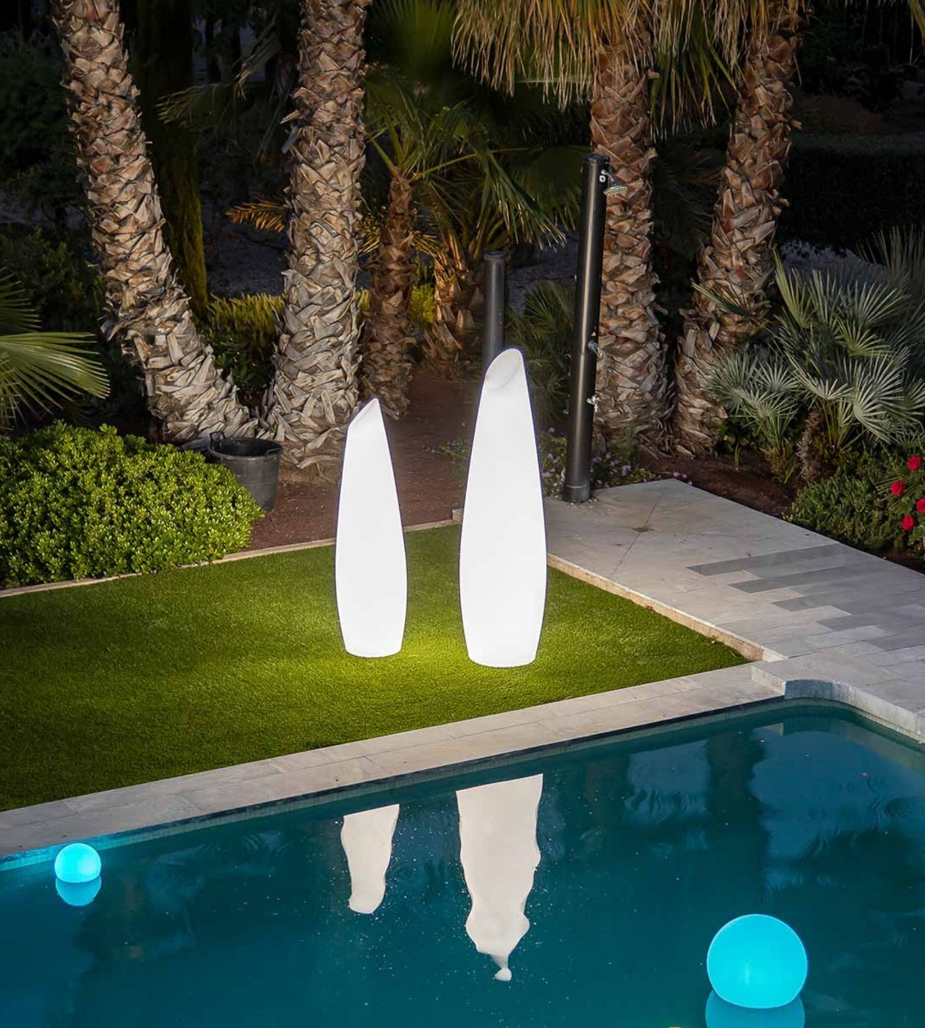 Lampadaire design rechargeable FREDO - Éclairage blanc et multicouleur réglable - Extérieur et Intérieur