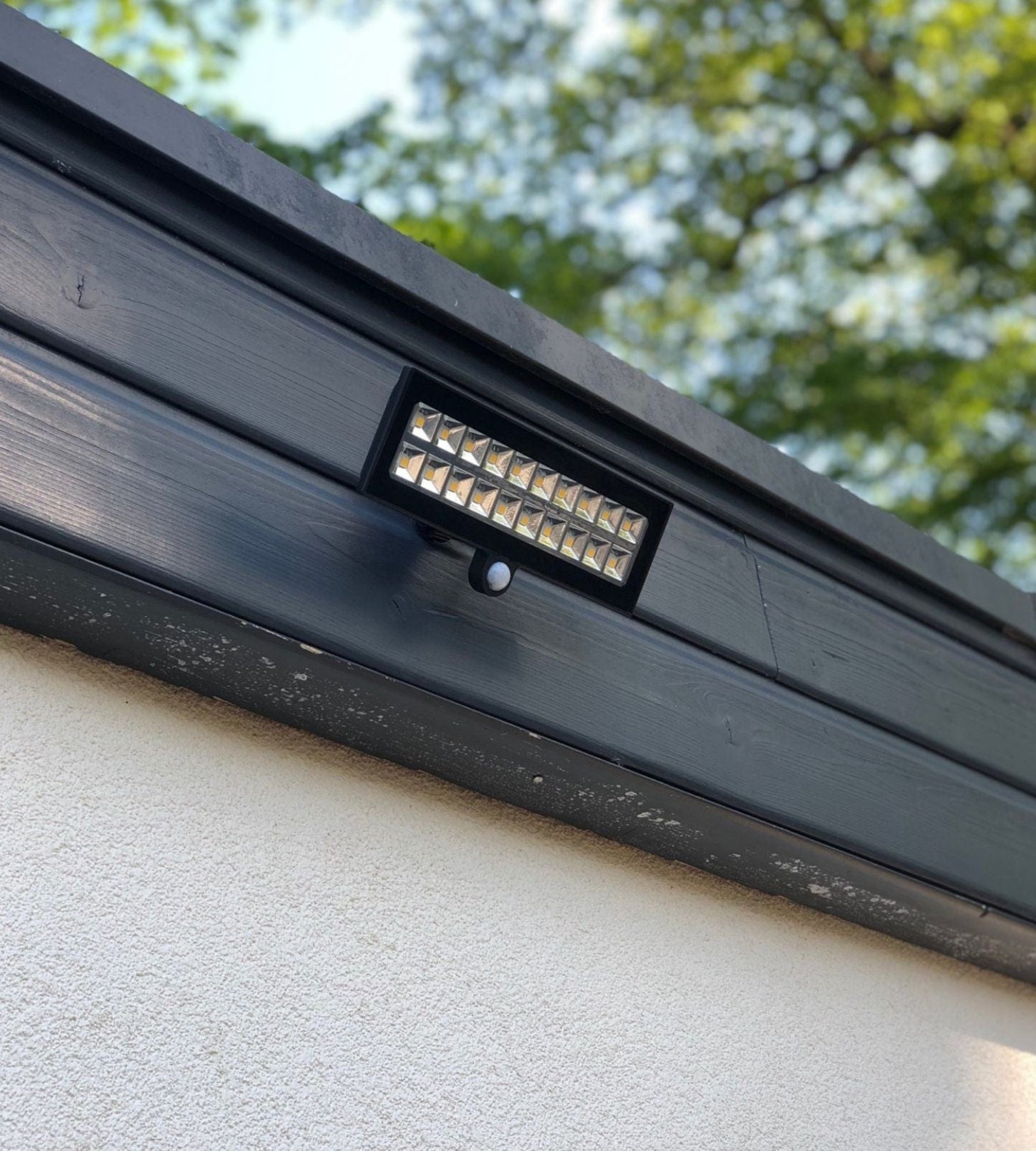 Projecteur led solaire ultra–puissant POWER–2000 - Détecteur de mouvements - 3 modes d'éclairage 200 à 1800 lumens