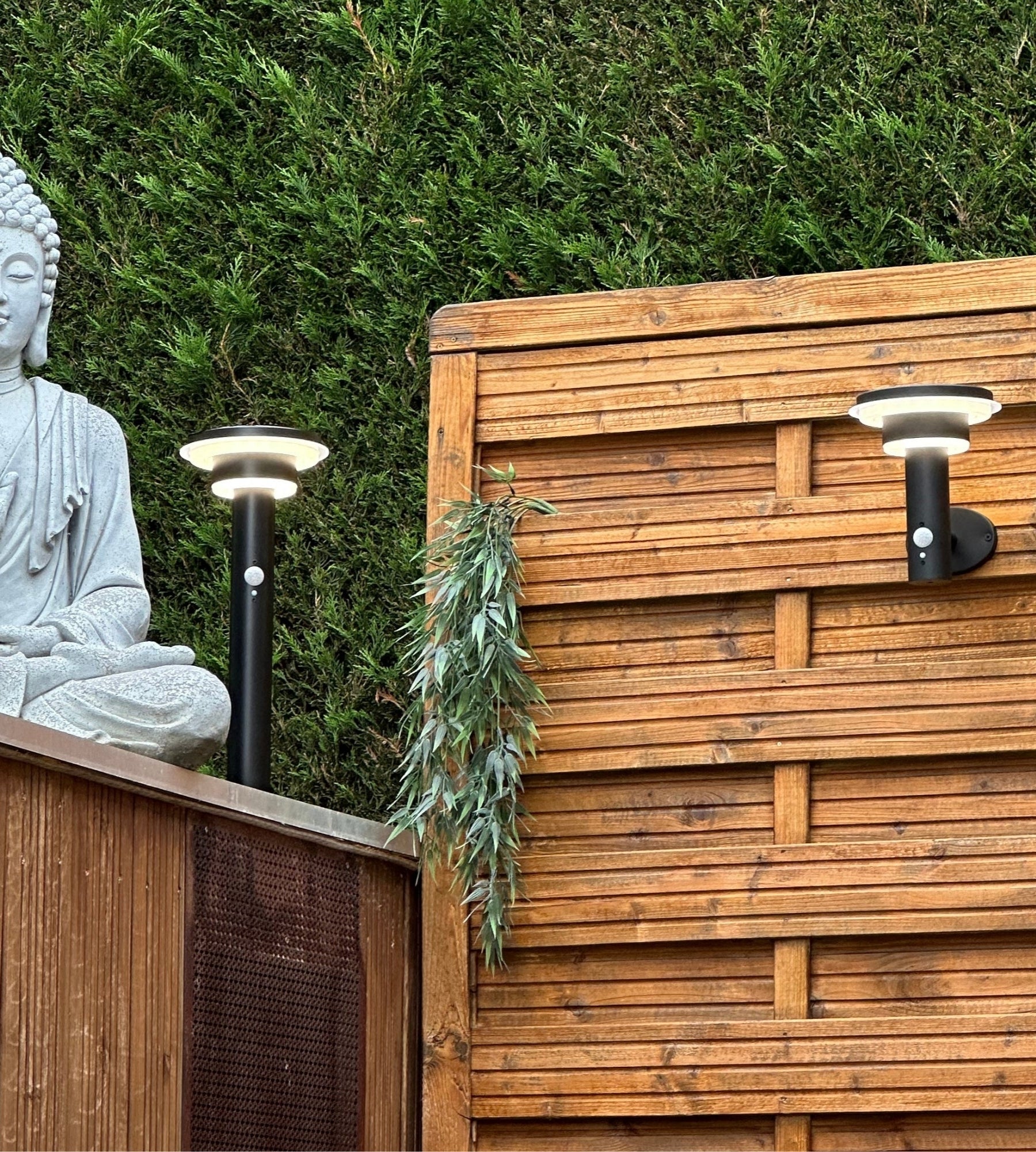 Wegeleuchte Led Solar GENOVA - Bewegungsmelder - 3 Lichtmodi 100 bis 1000 Lumen - Lumihome