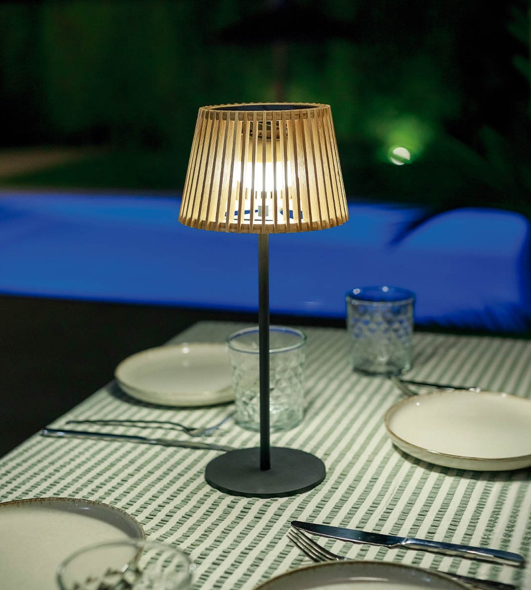 USB- und Solar-Tischlampe OKINAWA - Asiatischer Holzstil - Warmweiß - Lumihome