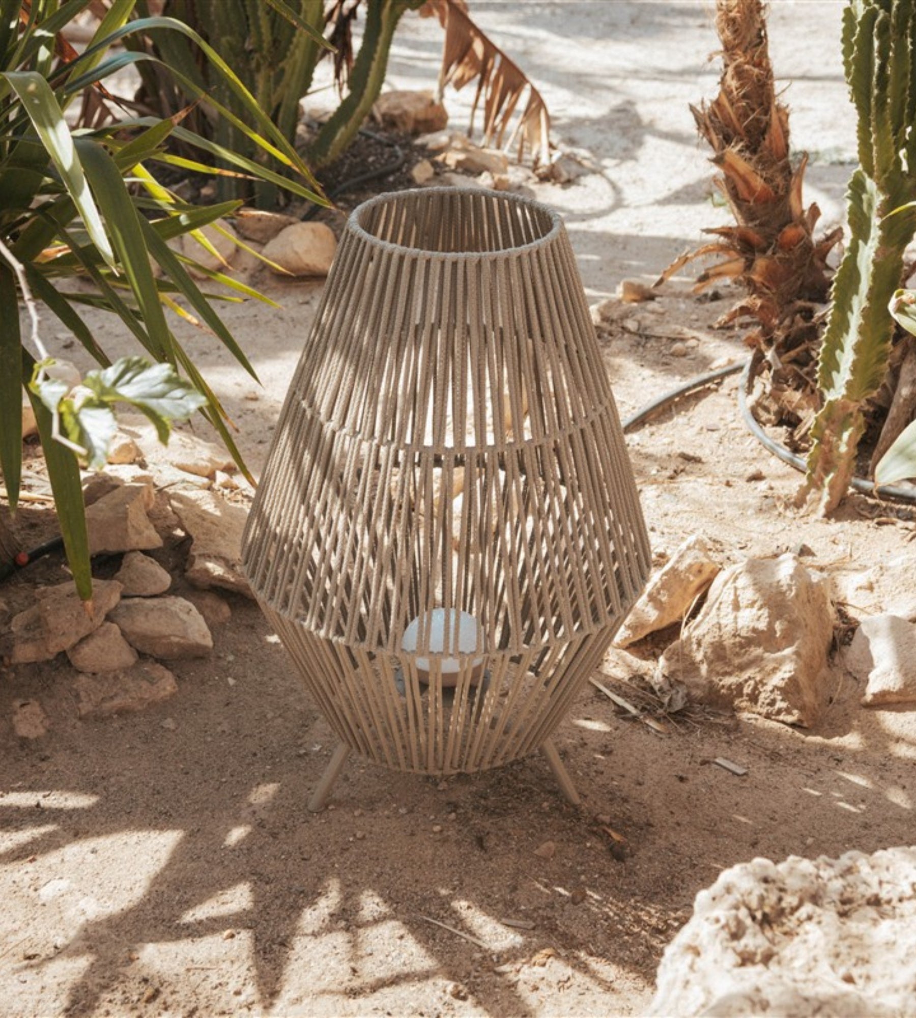 Dekorative Flechtlampe CONTA - Innen- und Außenbereich - Wiederaufladbare Batterie - Lumihome