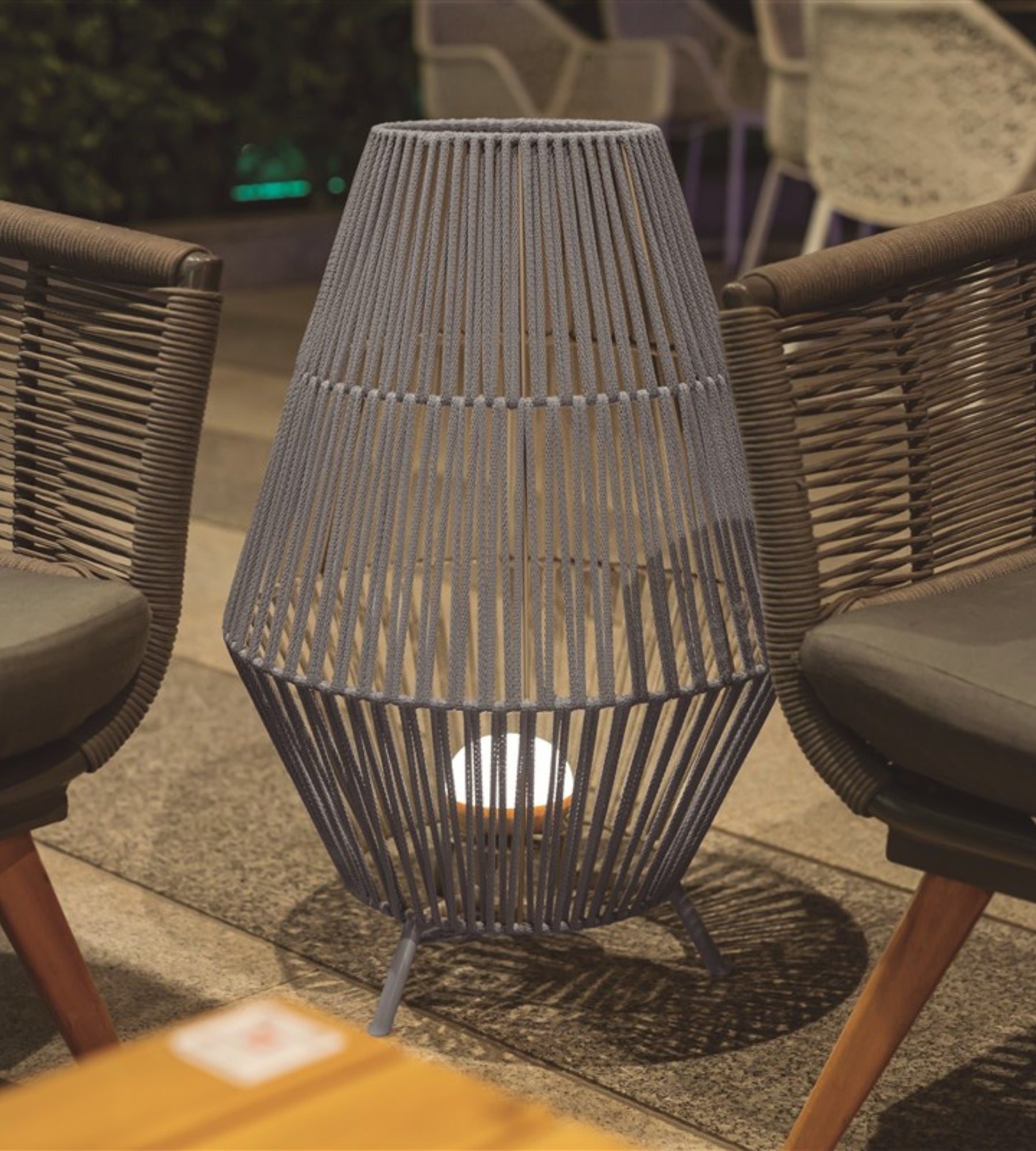 Dekorative Flechtlampe CONTA - Innen- und Außenbereich - Wiederaufladbare Batterie - Lumihome