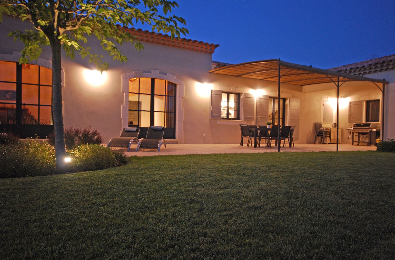 Solar lighting: focus on the new SUN 1 000 range - Lumihome