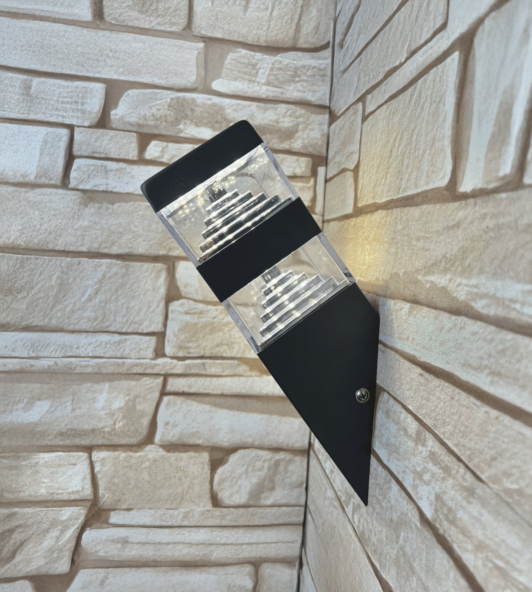 Led Pyramid wall lamp 1000 lumens - 32 leds - 230V