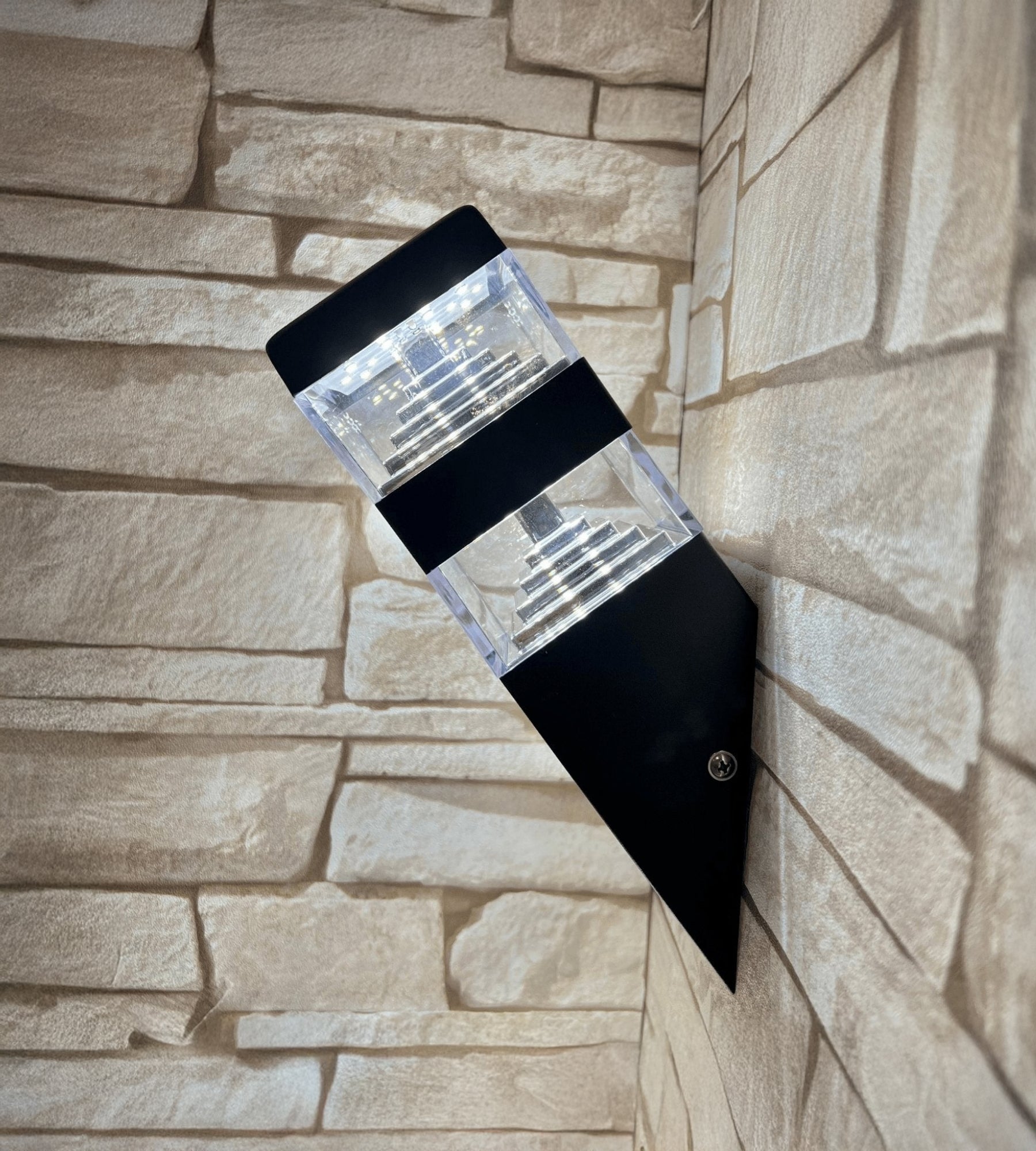 Led Pyramid wall lamp 1000 lumens - 32 leds - 230V