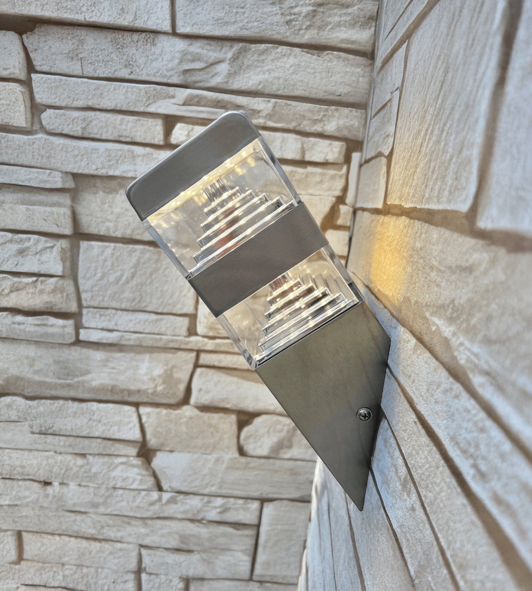 Led Pyramid wall lamp 1000 lumens - 32 leds - 230V