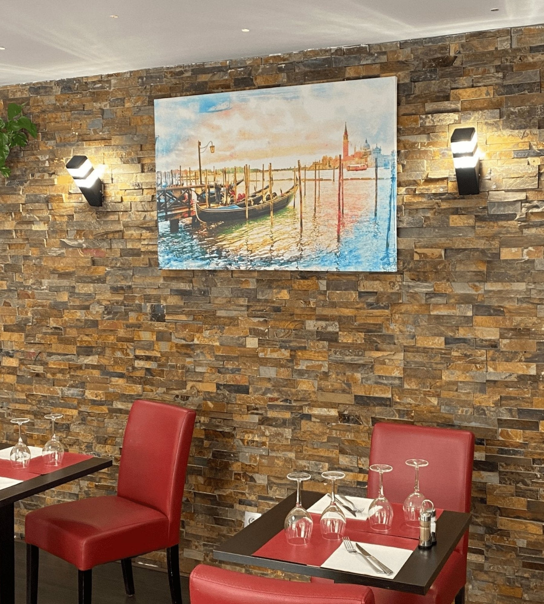 Led Pyramid wall lamp 1000 lumens - 32 leds - 230V