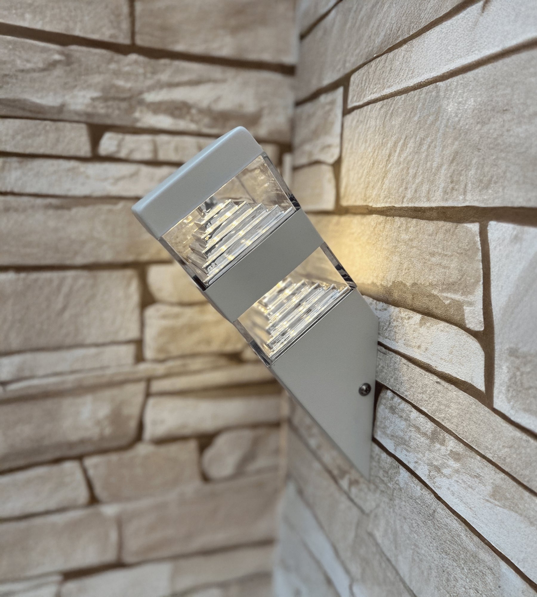 Led Pyramid wall lamp 1000 lumens - 32 leds - 230V