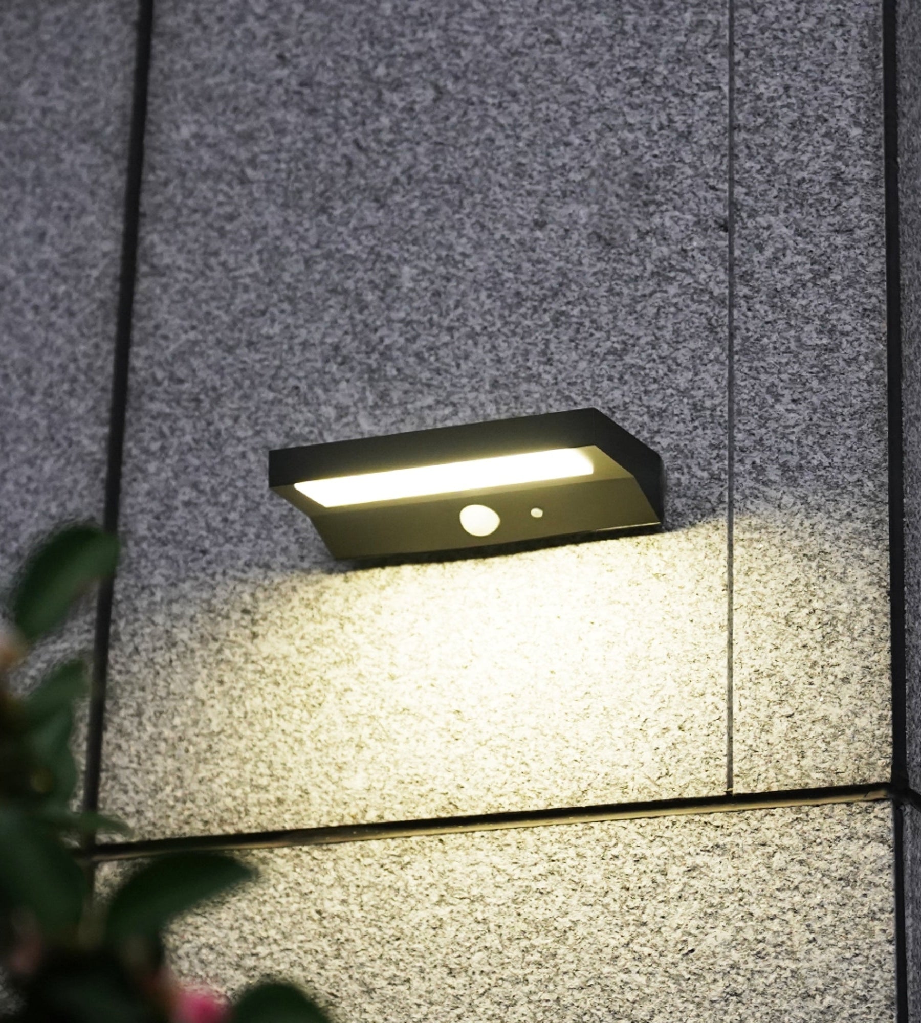 PULSAR solar outdoor wall lamp - Motion detector - 3 lighting modes 100 to 1000 lumens - Lumihome