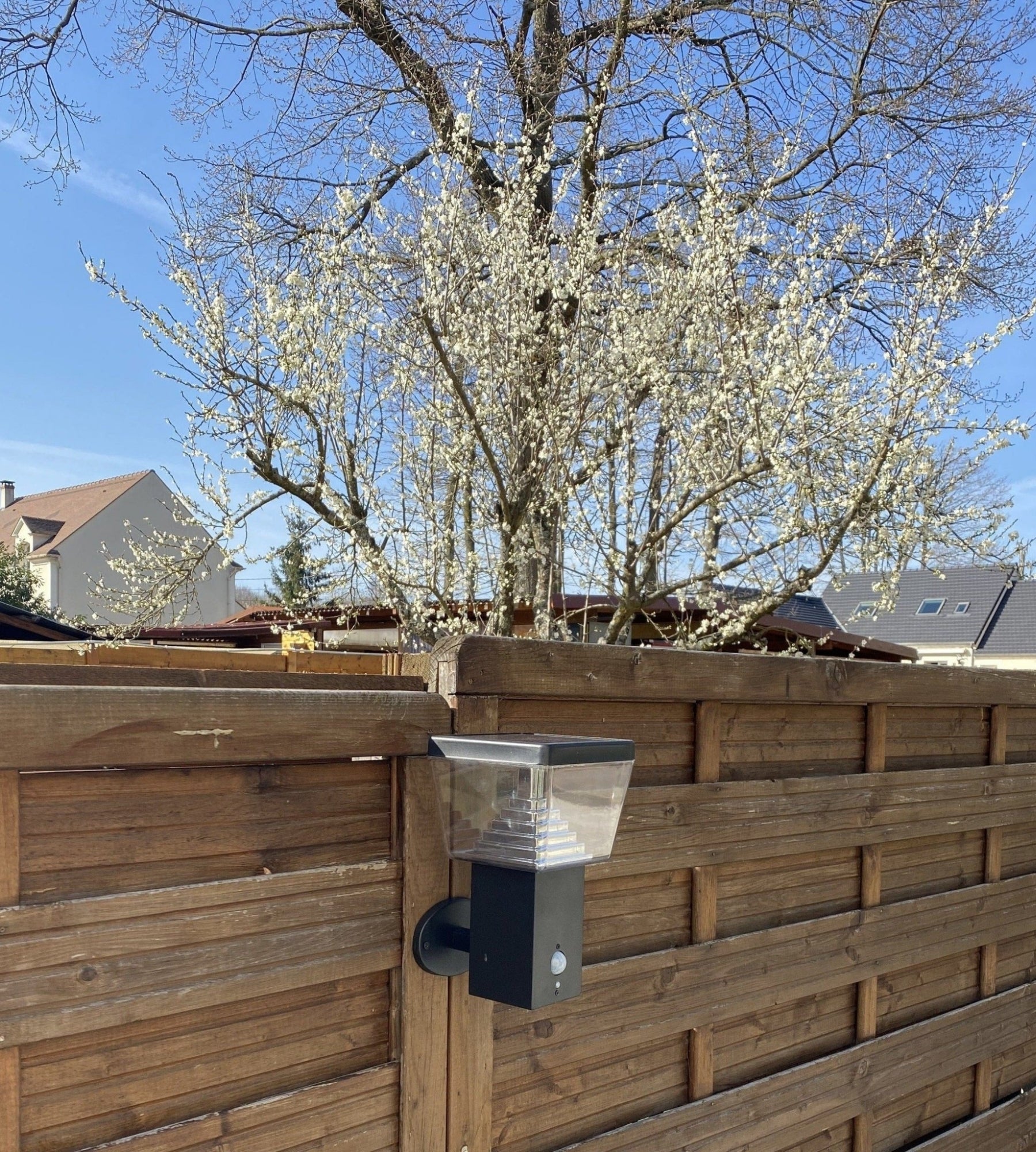 LIBERTY solar-powered Led wall lamp - Motion detector - 3 lighting modes 100 to 1000 lumens