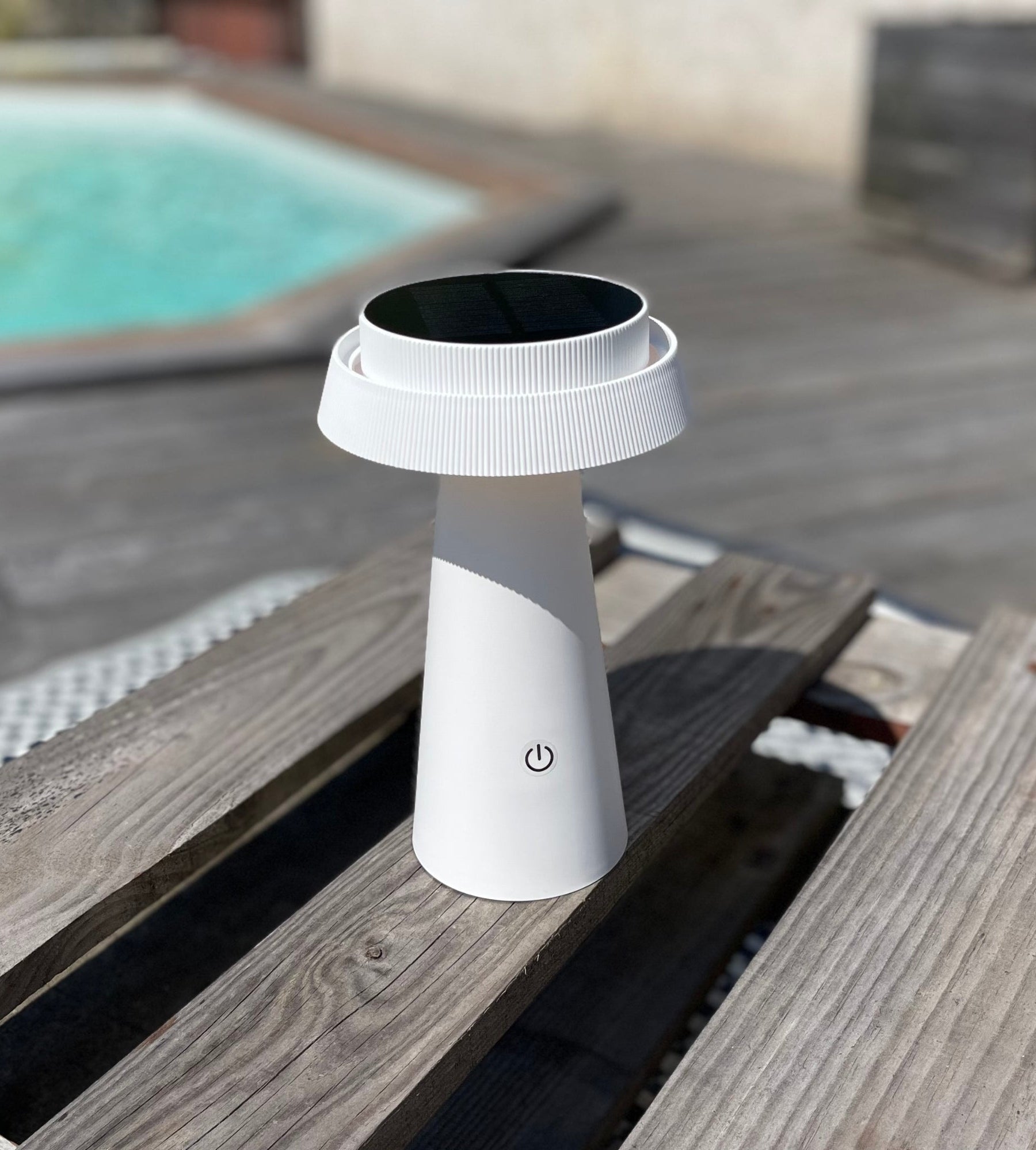 ROSA solar LED table lamp - Lumihome