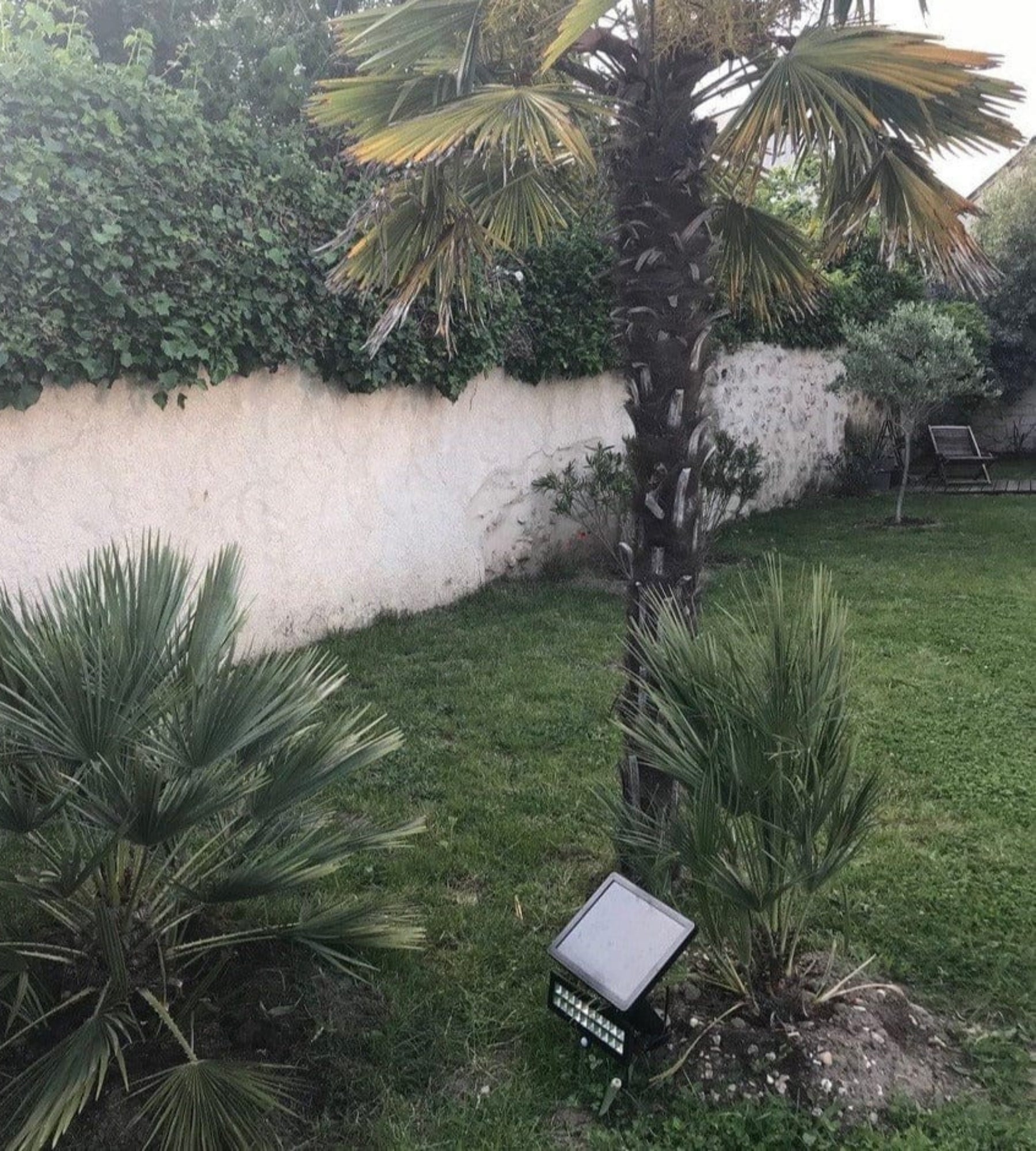 POWER-2000 ultra-powerful solar LED spotlight - Motion detector - 3 lighting modes 200 to 1800 lumens