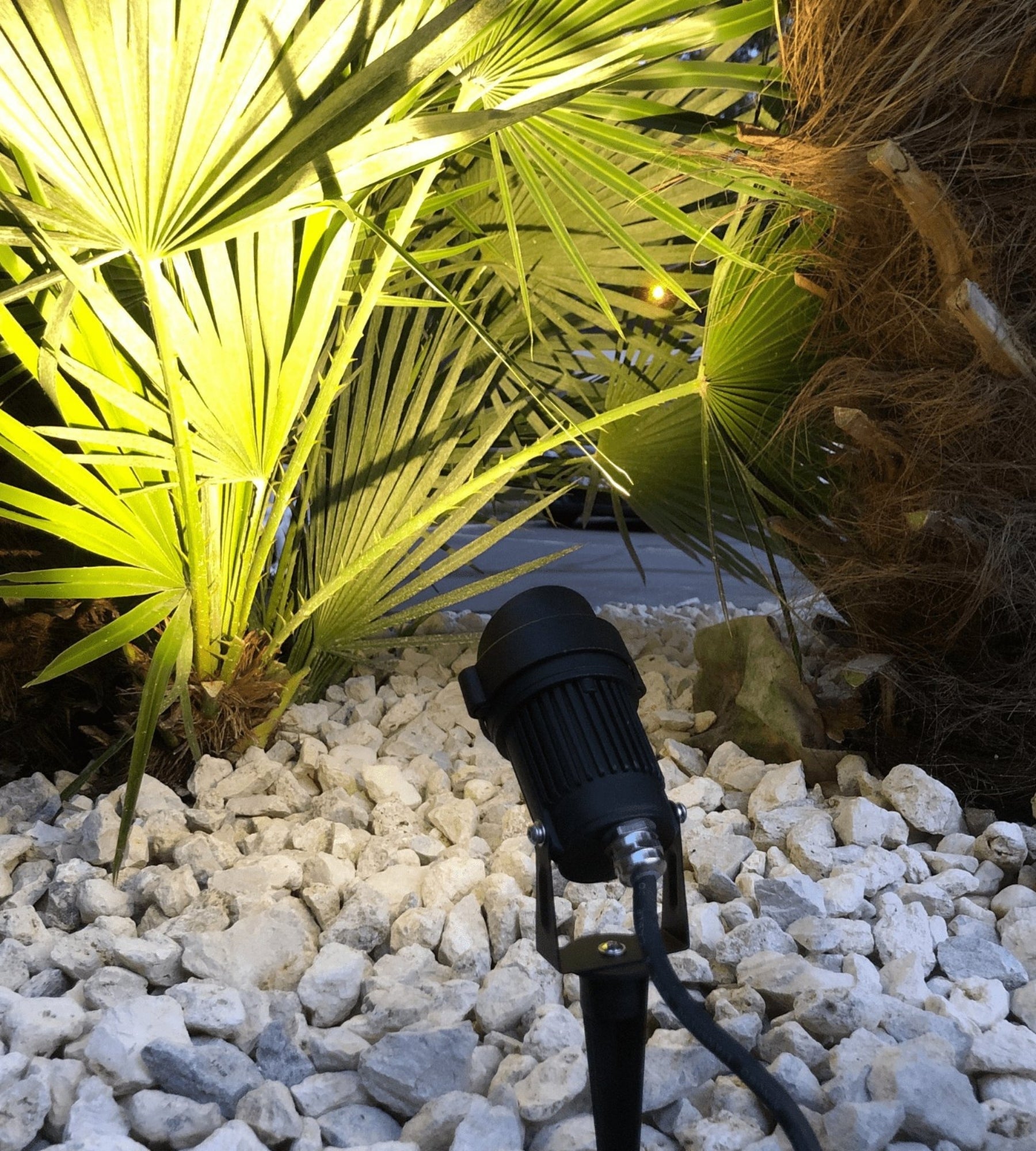 DEC-GL5BC outdoor LED pole spotlight - 230V - 300 lumens - Warm white 3500K° - black