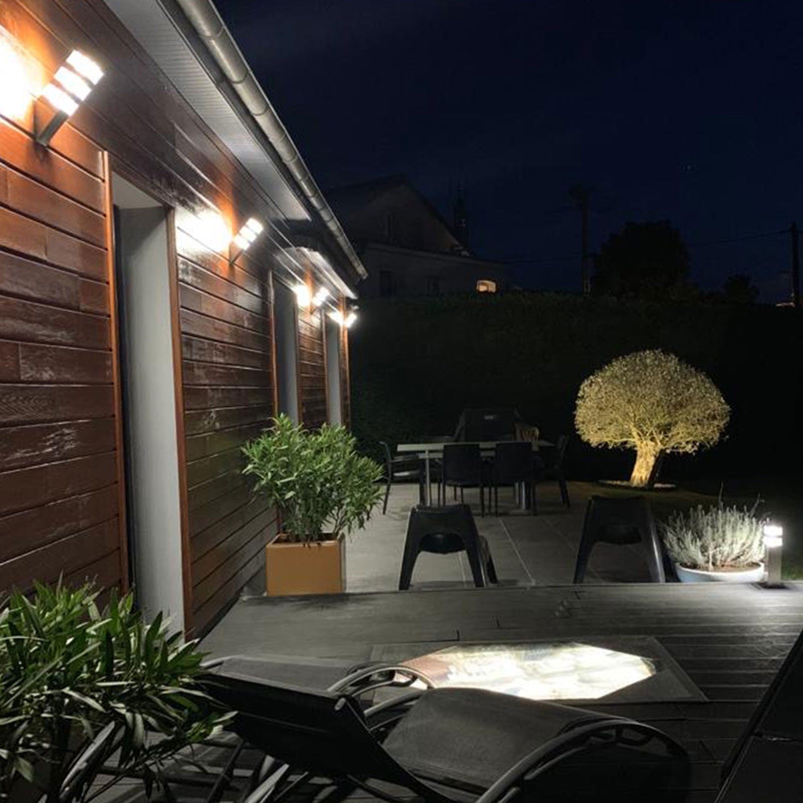 Led Pyramid wall lamp 64 leds - 230V - 1500 lumens - 4000K - Lumihome-France.com