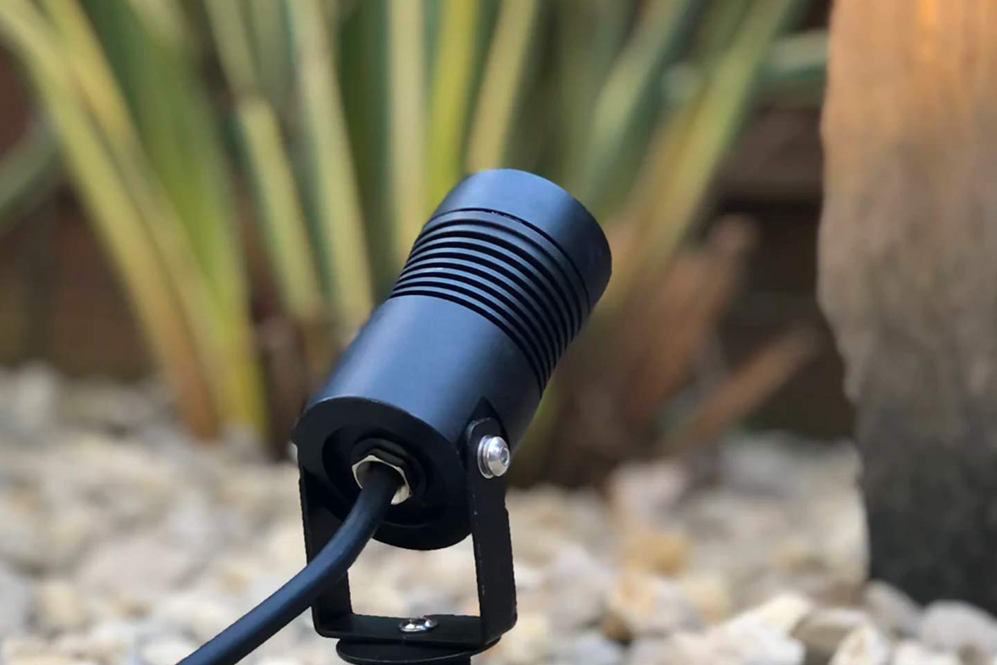 Foco con pincho LED: una solución de iluminación eficaz y económica - Lumihome