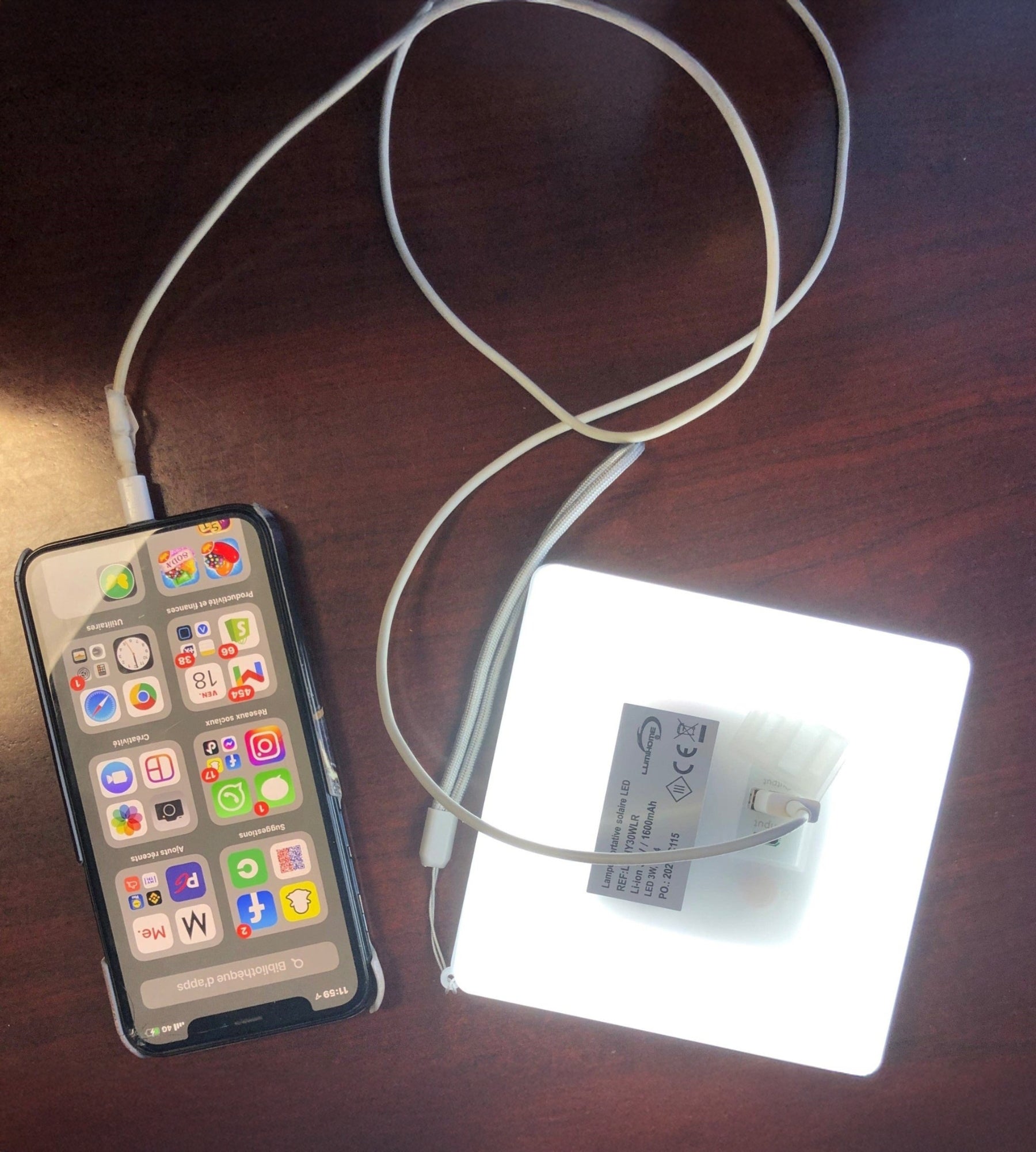 NOMADE lámpara de mesa LED solar cuadrada - 5 modos de iluminación de 40 a 270 lúmenes - enchufe USB - batería de 1600 mAh