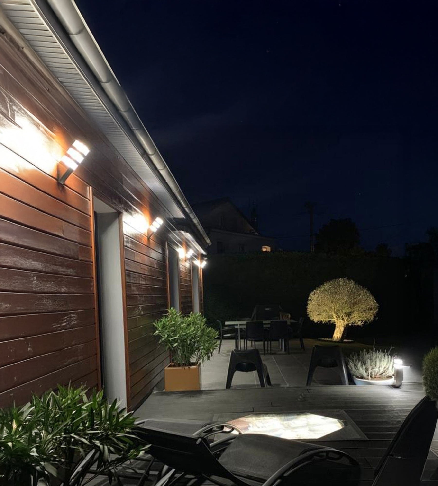 Lampada da parete a piramide led 48 led - 230V - 1500 lumen - 4000K - Lumihome